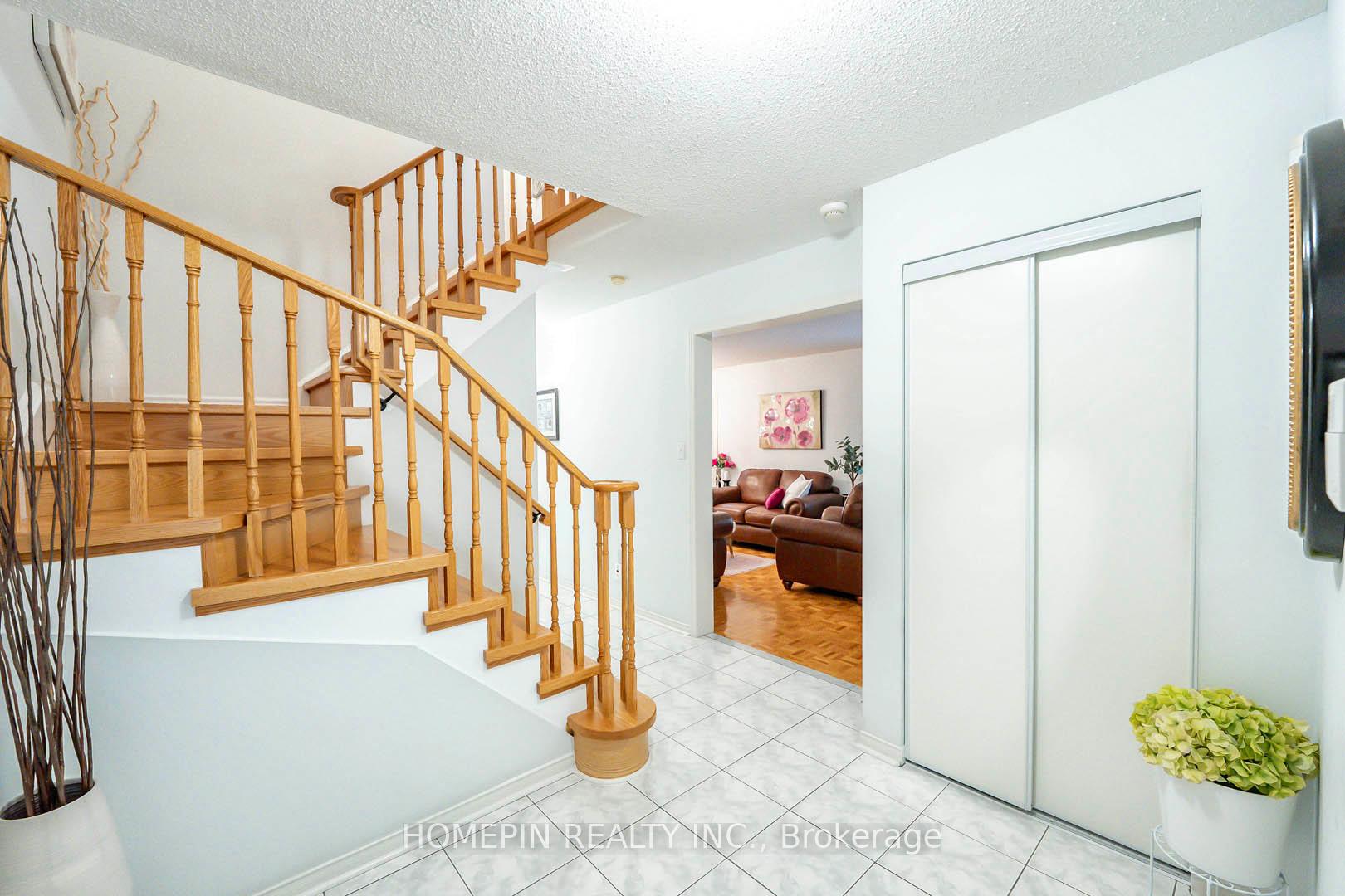 Photo 4 of 59 Mindy Crescent, Markham, Middlefield — HOMEH
