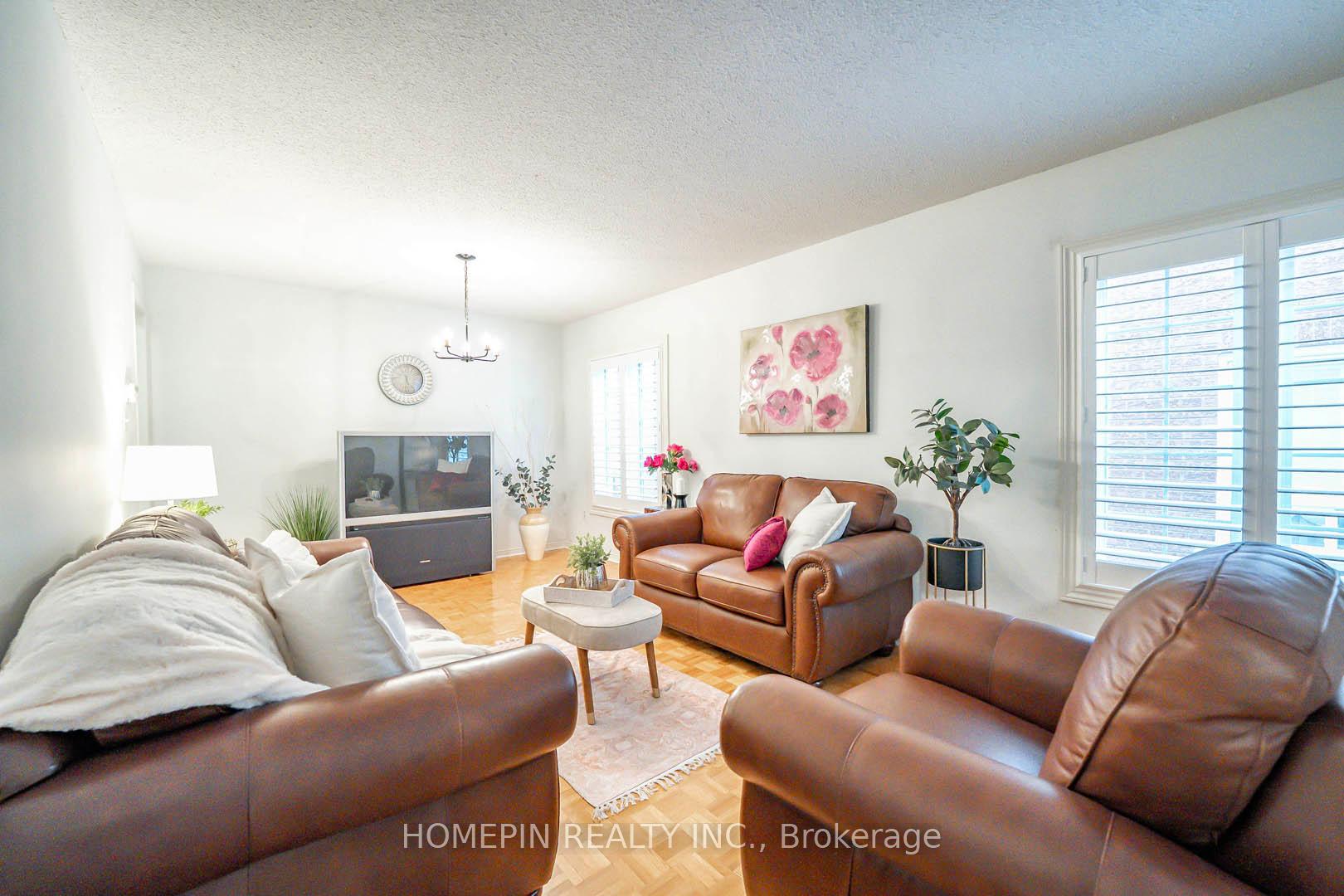 Photo 5 of 59 Mindy Crescent, Markham, Middlefield — HOMEH