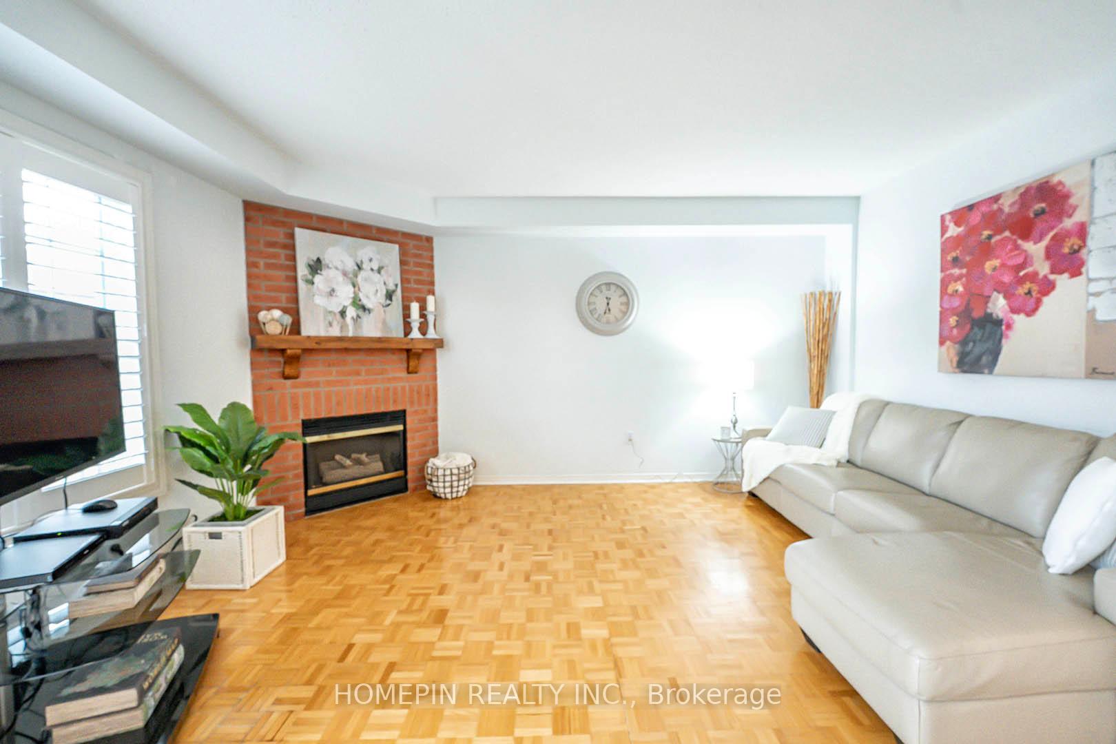 Photo 7 of 59 Mindy Crescent, Markham, Middlefield — HOMEH