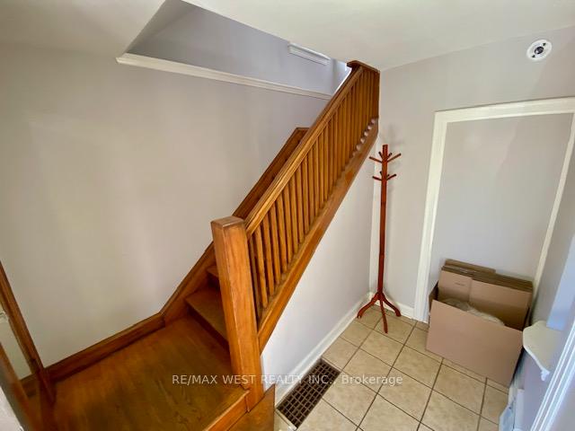 Photo 2 of Unit Upper, 18 Cameron Avenue S, Hamilton, Bartonville — HOMEH