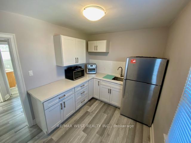 Photo 4 of Unit Upper, 18 Cameron Avenue S, Hamilton, Bartonville — HOMEH