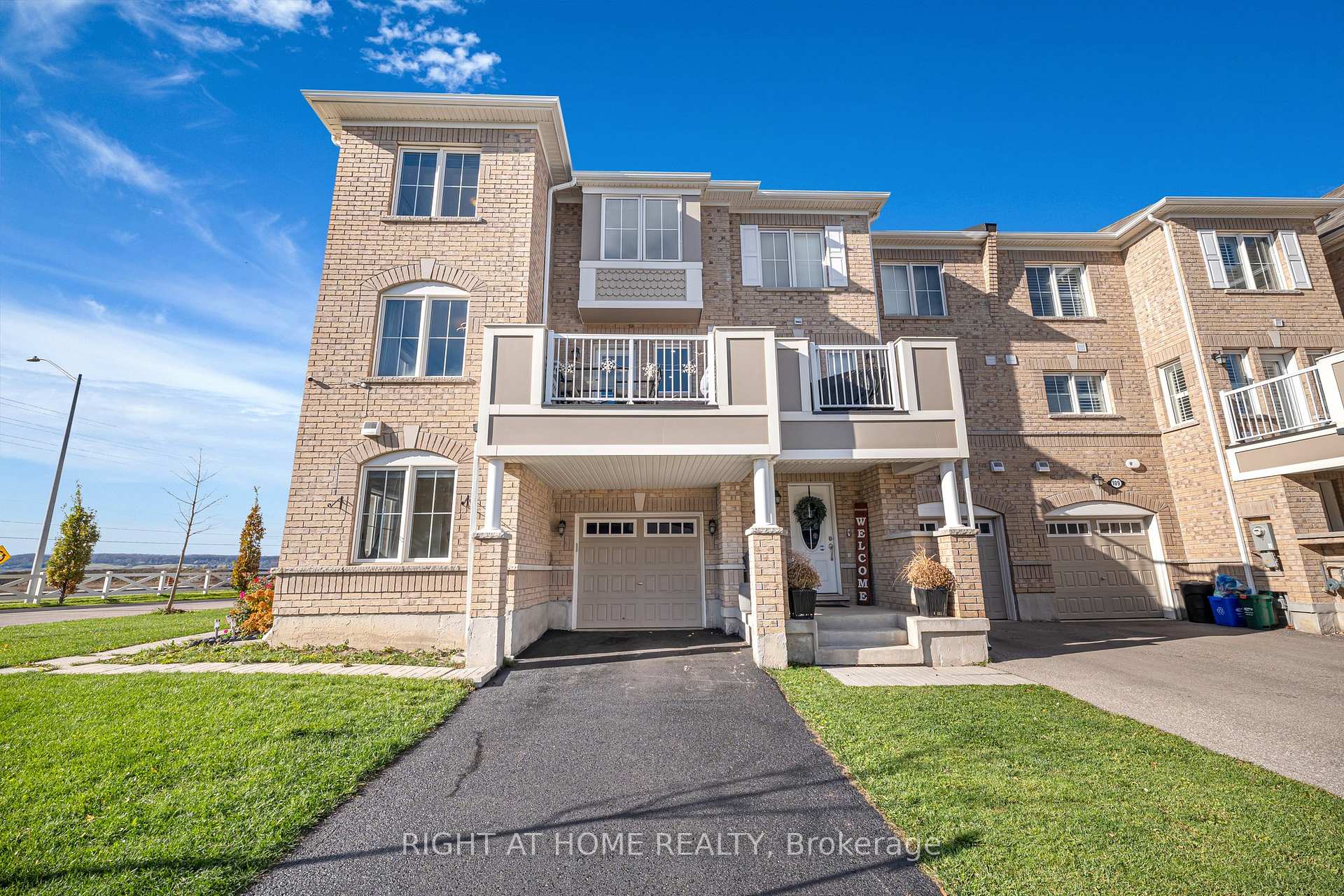 Photo 2 of 105 Bond Head Court, Milton, Ford — HOMEH