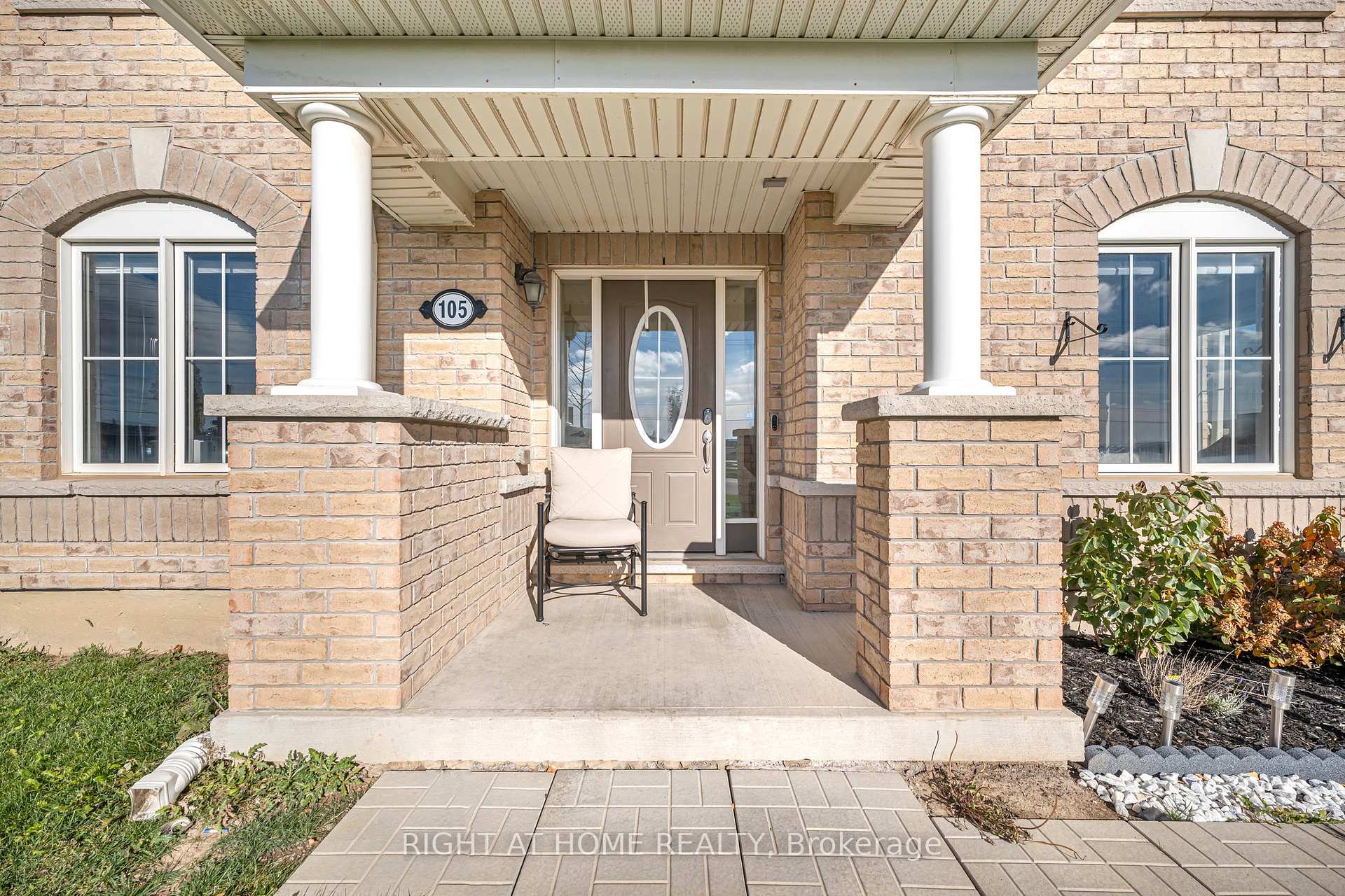 Photo 3 of 105 Bond Head Court, Milton, Ford — HOMEH