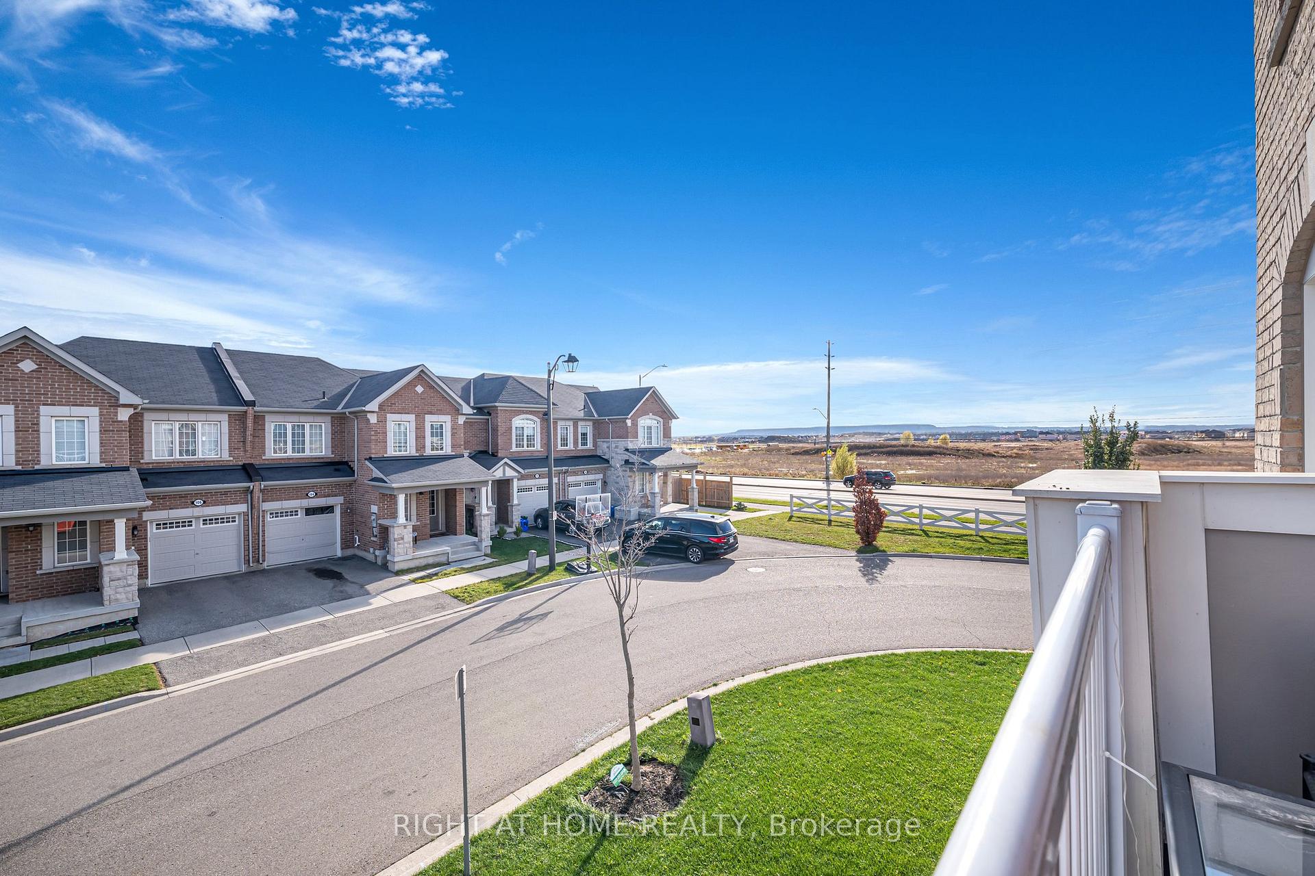 Photo 4 of 105 Bond Head Court, Milton, Ford — HOMEH