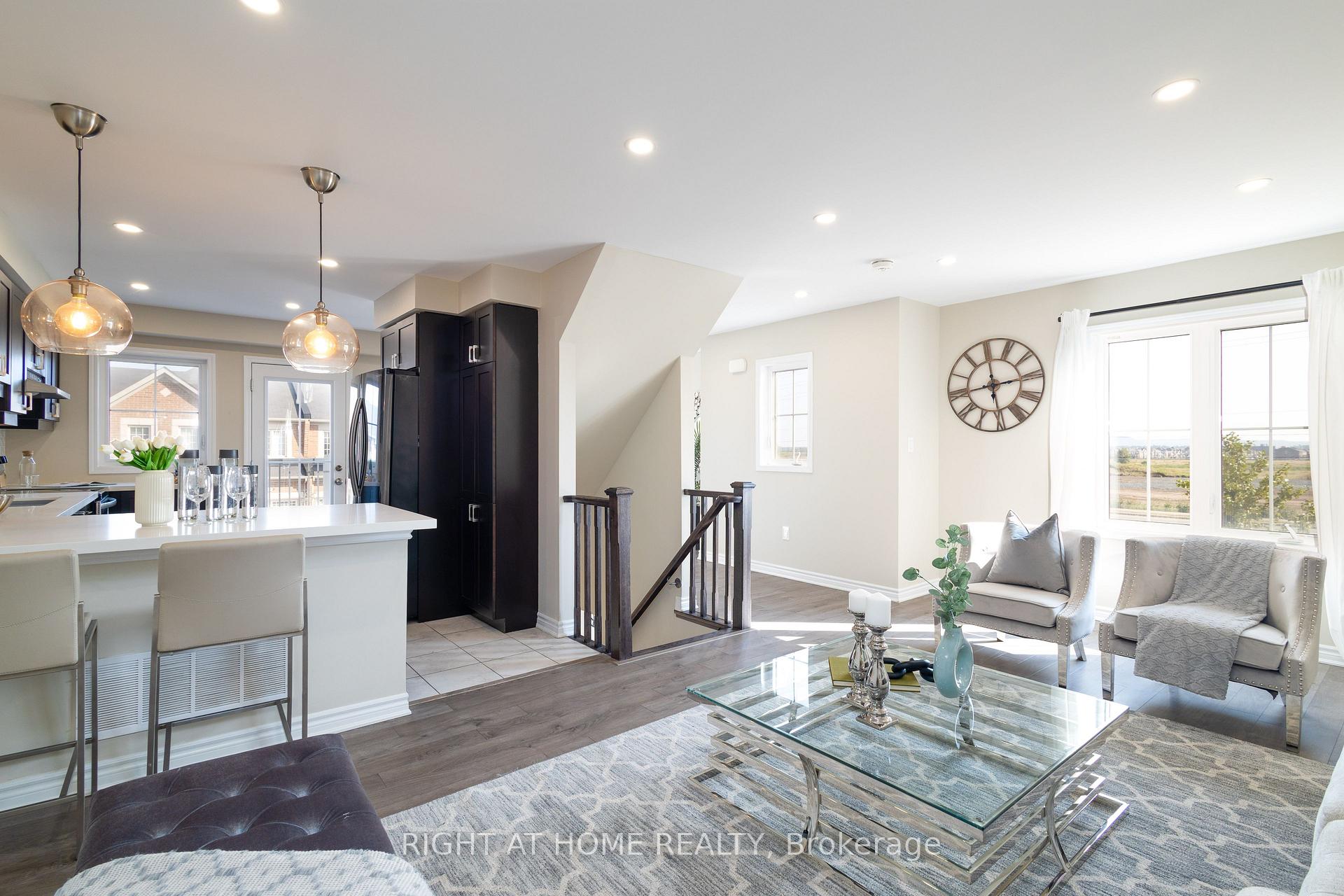 Photo 8 of 105 Bond Head Court, Milton, Ford — HOMEH
