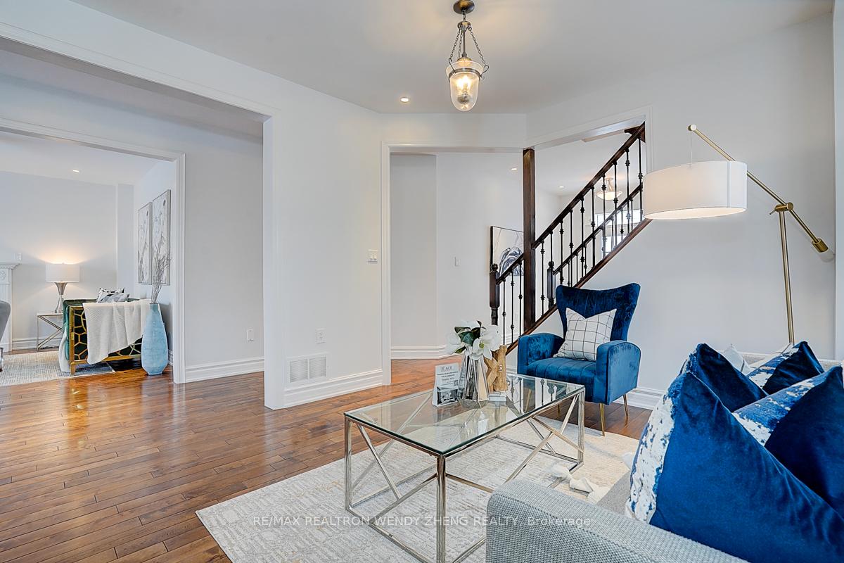 Photo 7 of 2 Pineforest Place, Markham, Wismer — HOMEH