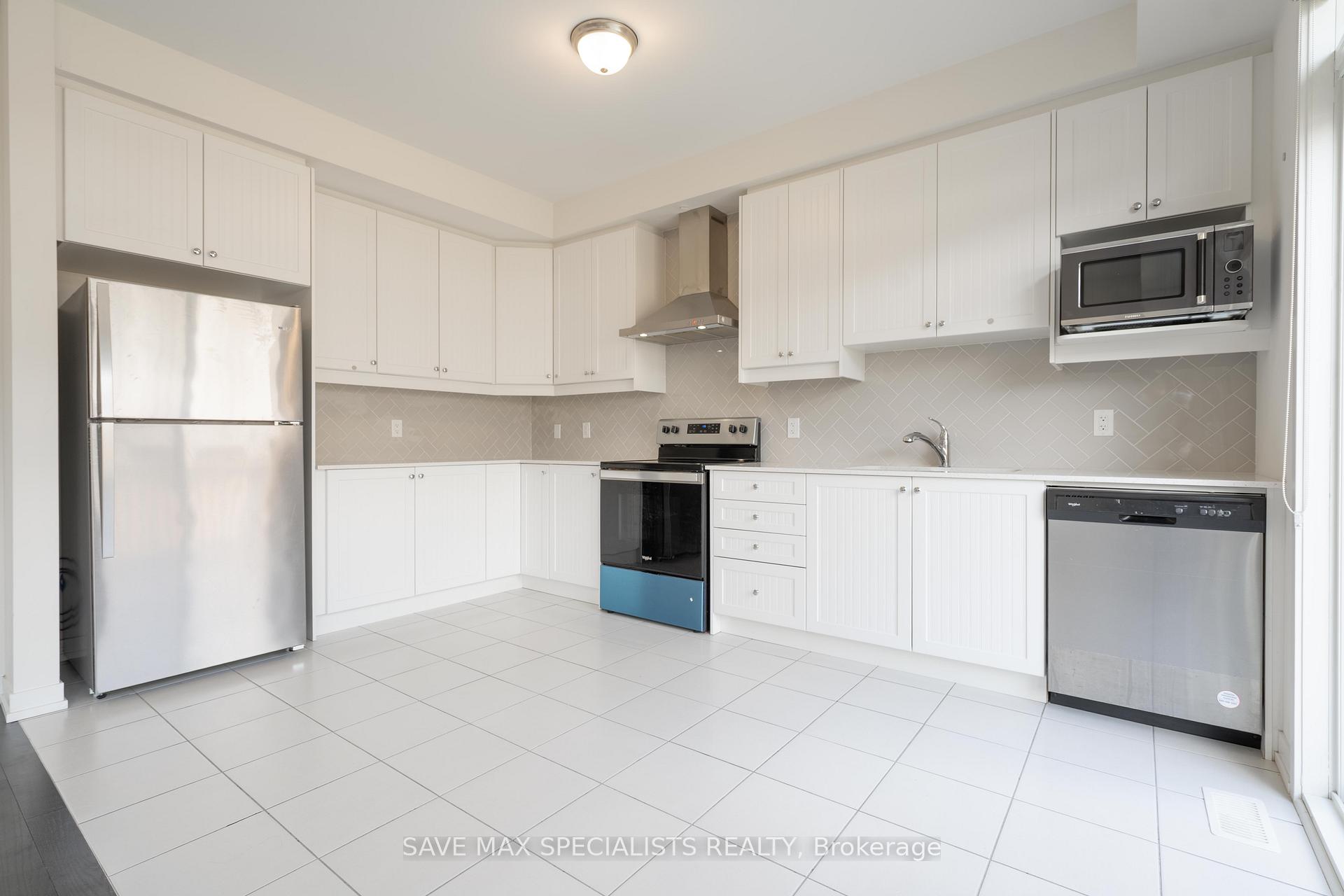 Photo 18 of 1547 Rose Way, Milton, Cobban — HOMEH