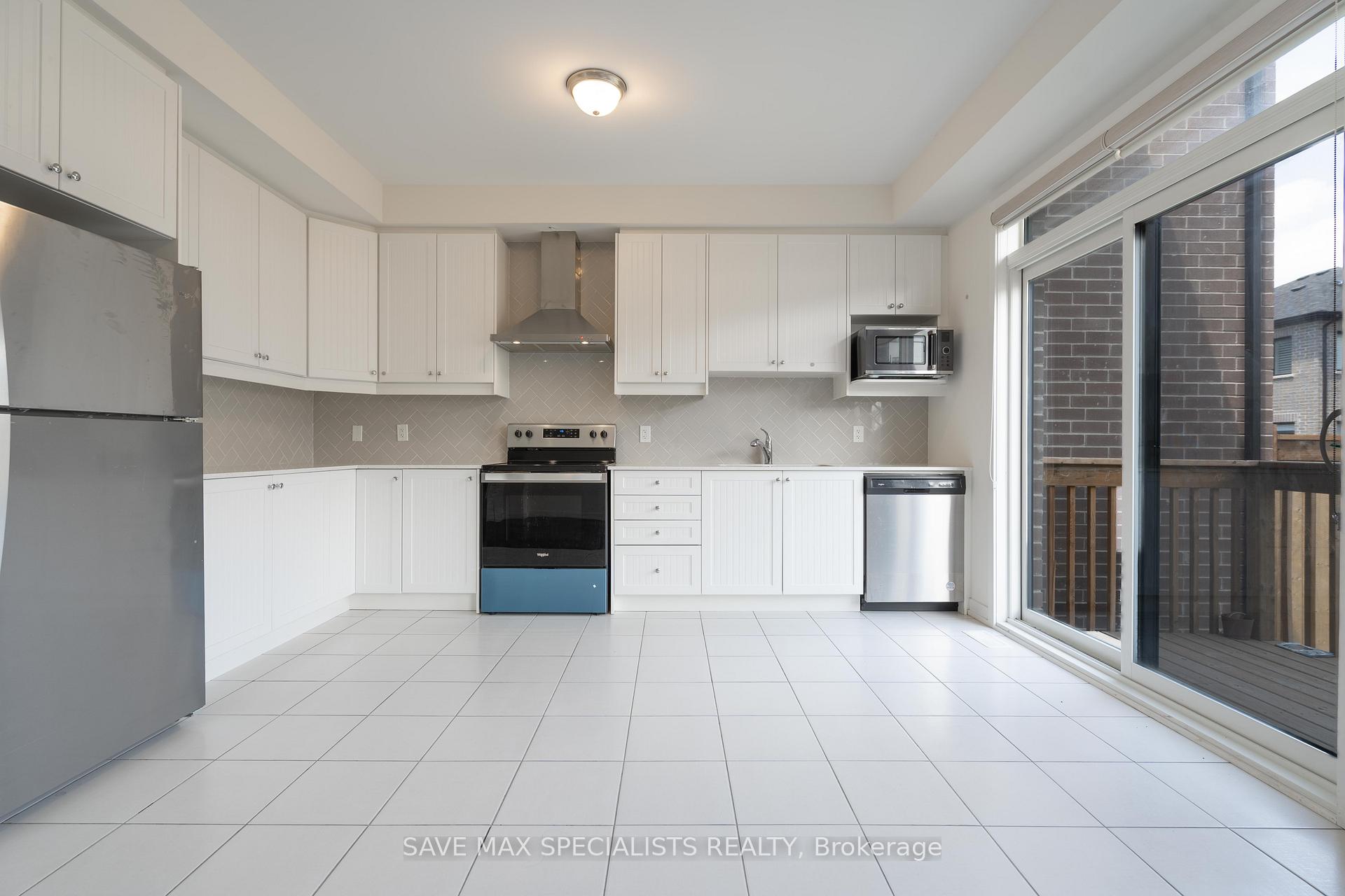 Photo 5 of 1547 Rose Way, Milton, Cobban — HOMEH