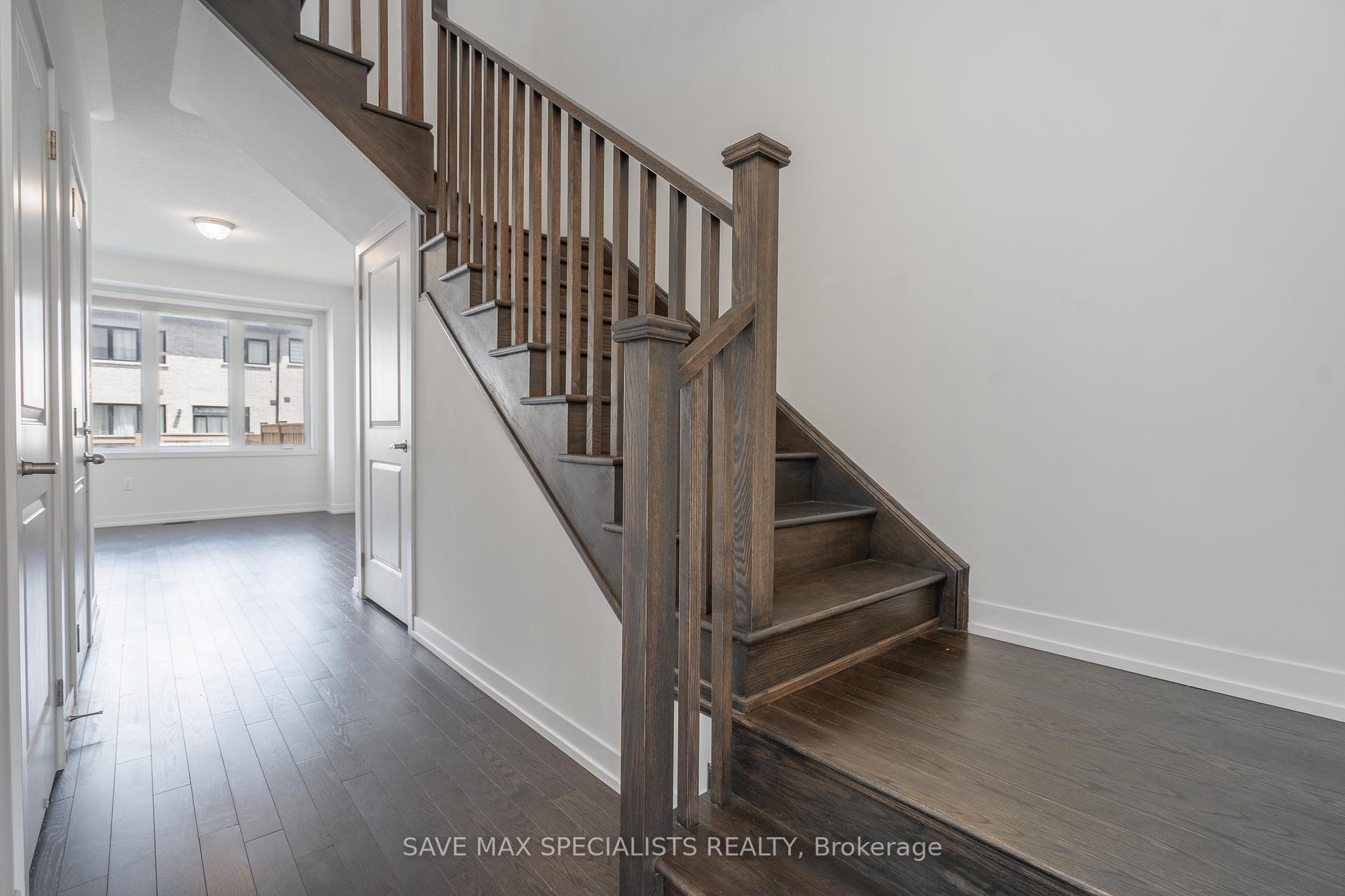 Photo 11 of 1547 Rose Way, Milton, Cobban — HOMEH