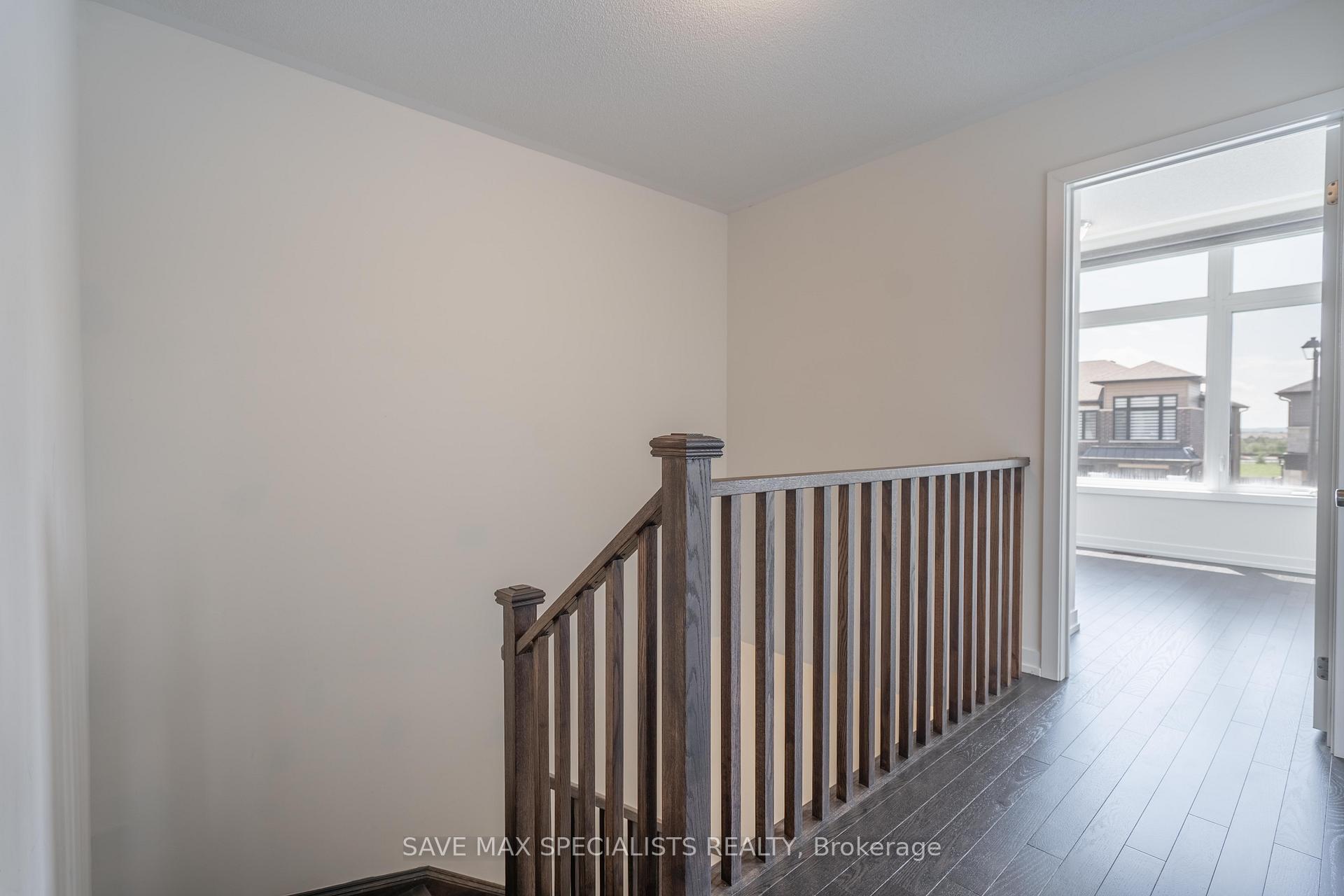 Photo 10 of 1547 Rose Way, Milton, Cobban — HOMEH