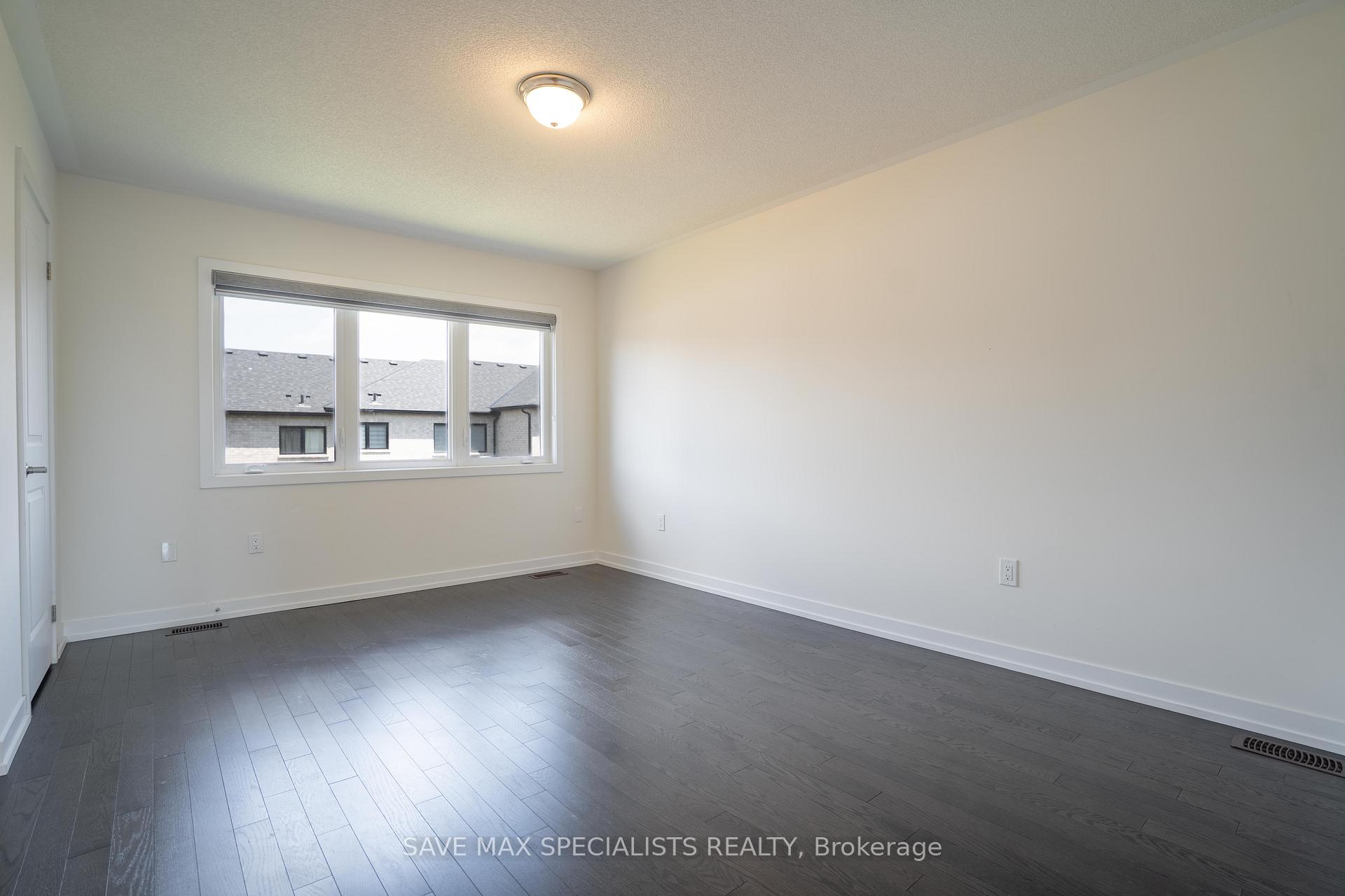 Photo 13 of 1547 Rose Way, Milton, Cobban — HOMEH
