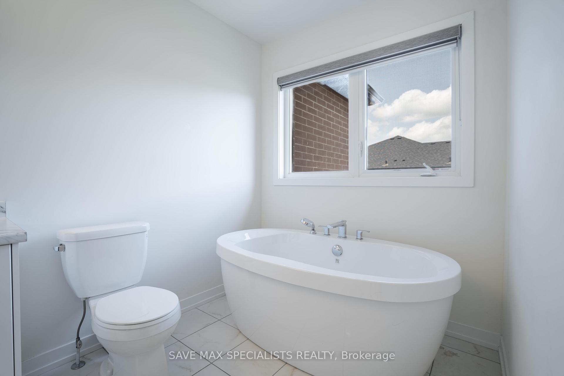 Photo 7 of 1547 Rose Way, Milton, Cobban — HOMEH