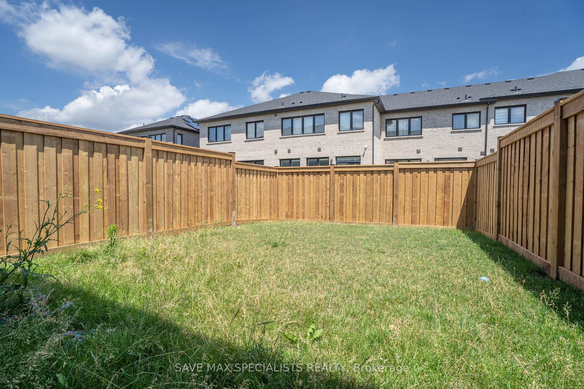 Photo 14 of 1547 Rose Way, Milton, Cobban — HOMEH