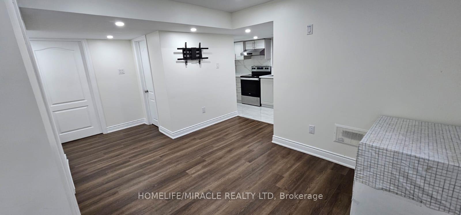 Photo 8 of 1428 Sycamore Gardens, Milton, Cobban — HOMEH