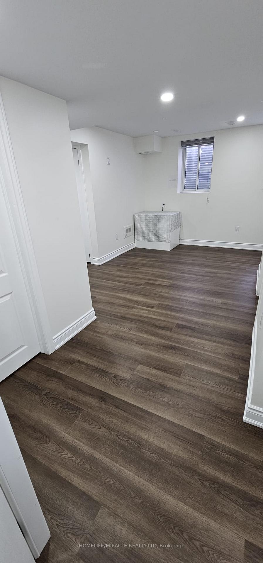 Photo 16 of 1428 Sycamore Gardens, Milton, Cobban — HOMEH