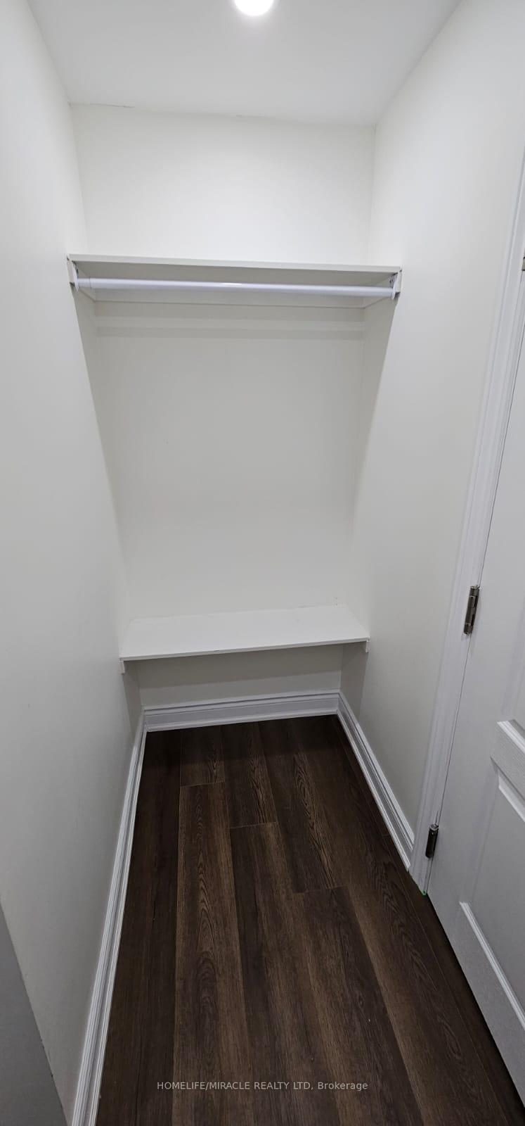 Photo 10 of 1428 Sycamore Gardens, Milton, Cobban — HOMEH