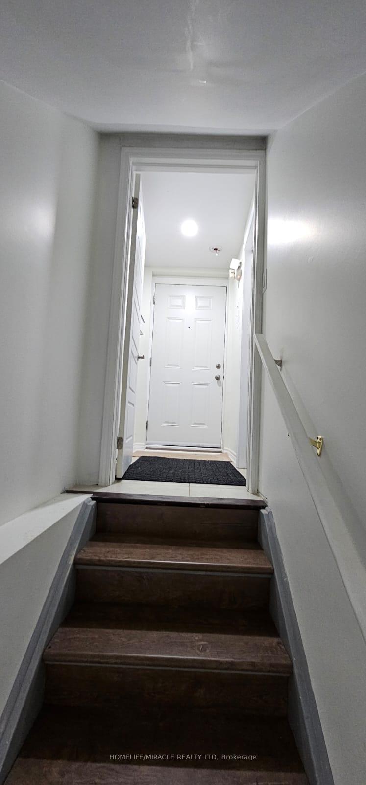 Photo 12 of 1428 Sycamore Gardens, Milton, Cobban — HOMEH