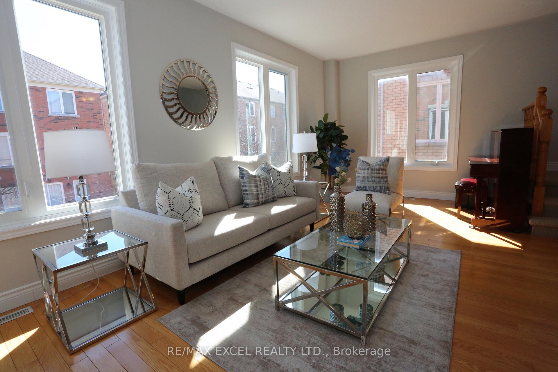 Photo 3 of 183 Leitchcroft Crescent, Markham, Commerce Valley — HOMEH