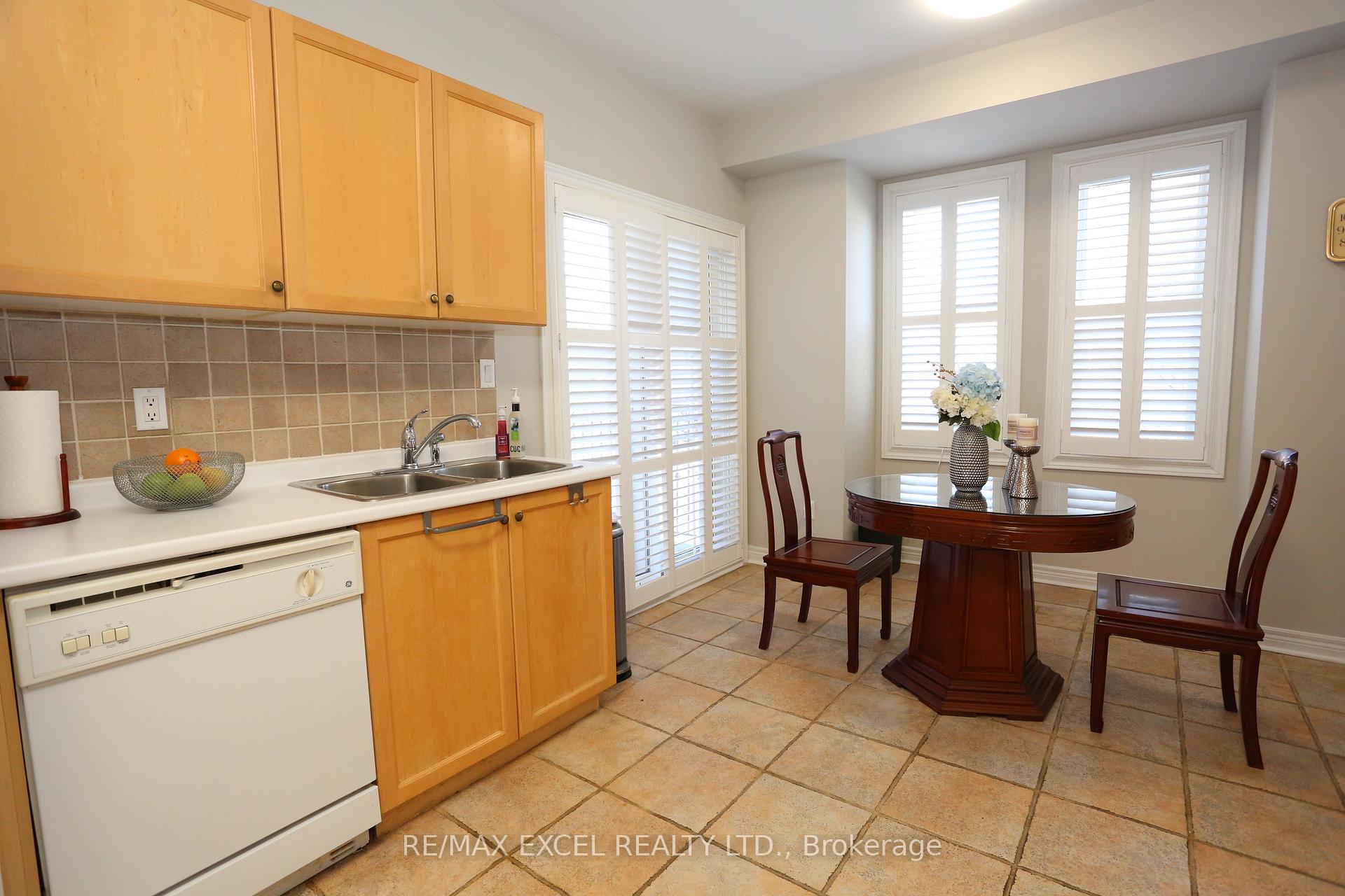 Photo 8 of 183 Leitchcroft Crescent, Markham, Commerce Valley — HOMEH