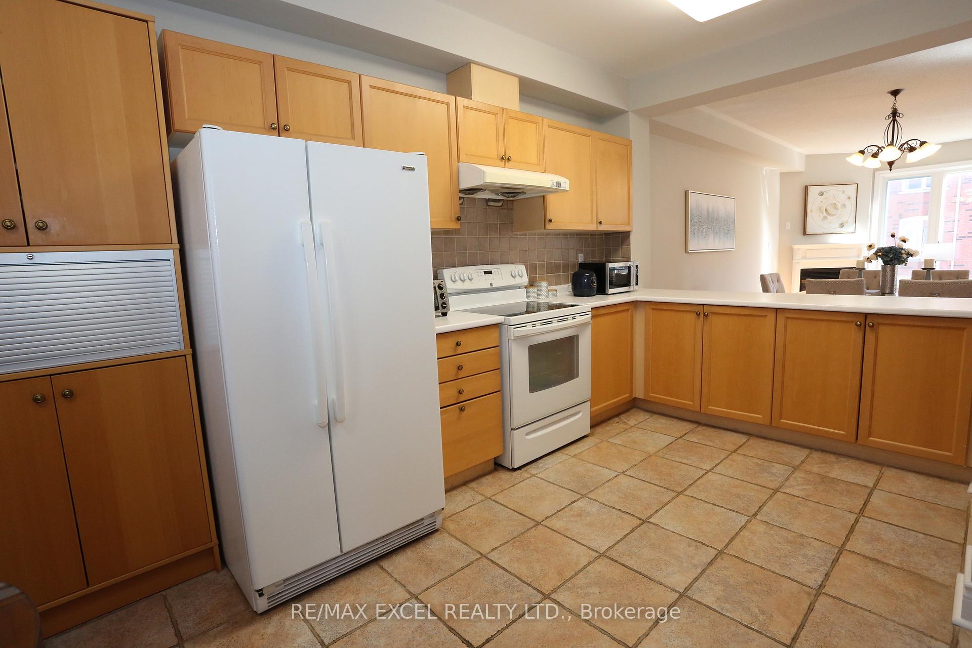 Photo 9 of 183 Leitchcroft Crescent, Markham, Commerce Valley — HOMEH