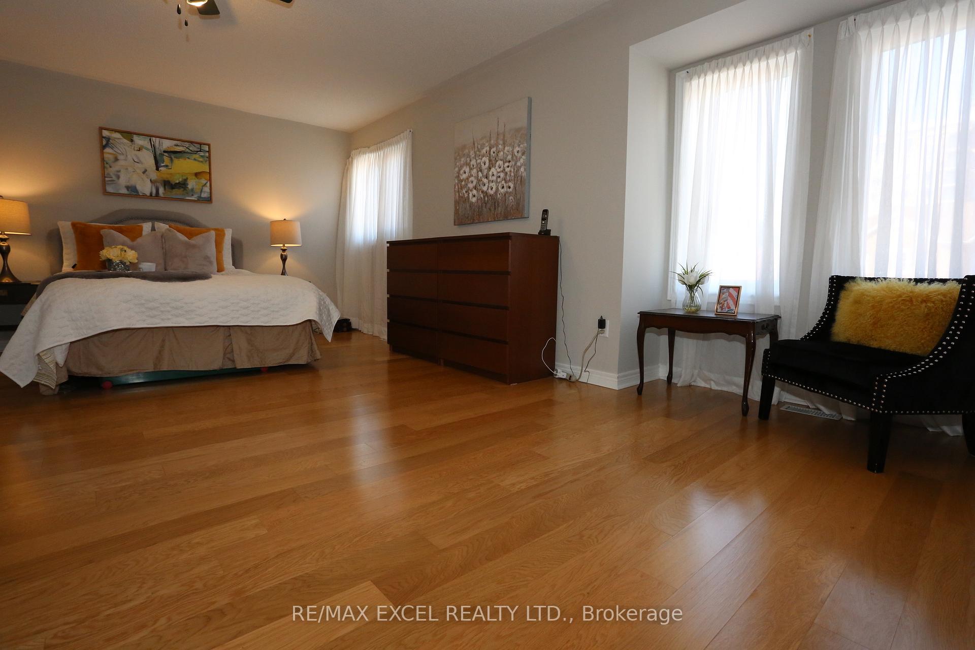 Photo 11 of 183 Leitchcroft Crescent, Markham, Commerce Valley — HOMEH