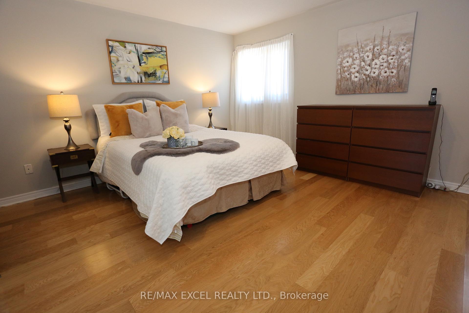 Photo 13 of 183 Leitchcroft Crescent, Markham, Commerce Valley — HOMEH