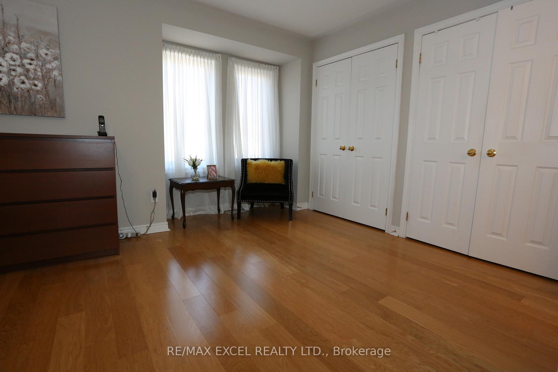 Photo 14 of 183 Leitchcroft Crescent, Markham, Commerce Valley — HOMEH