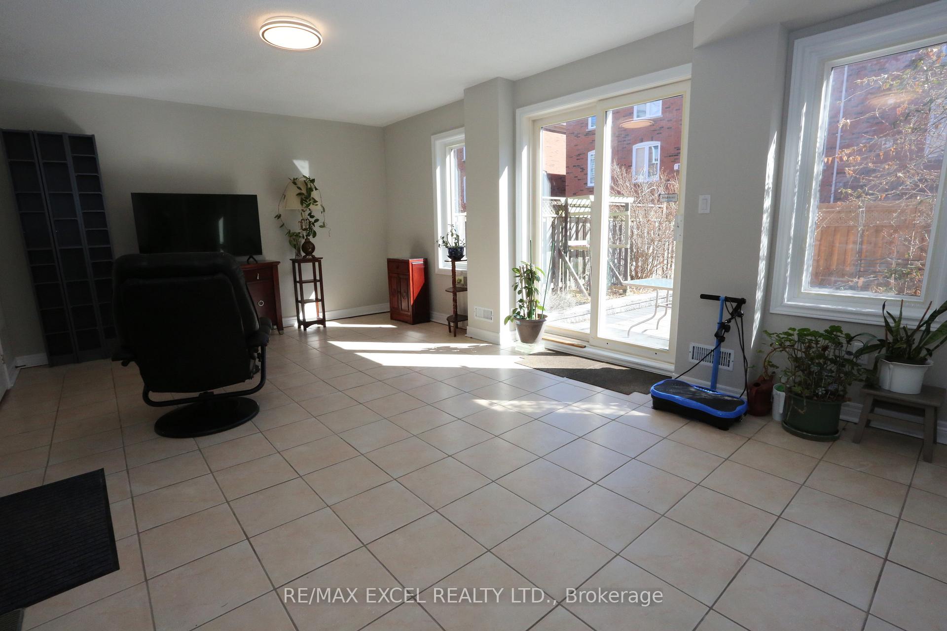 Photo 20 of 183 Leitchcroft Crescent, Markham, Commerce Valley — HOMEH