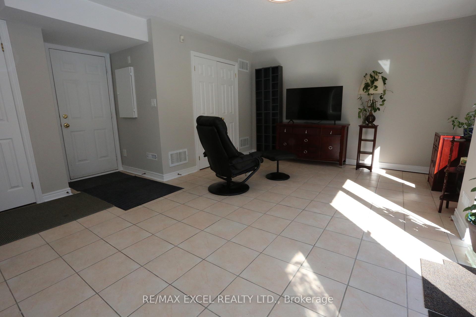 Photo 21 of 183 Leitchcroft Crescent, Markham, Commerce Valley — HOMEH
