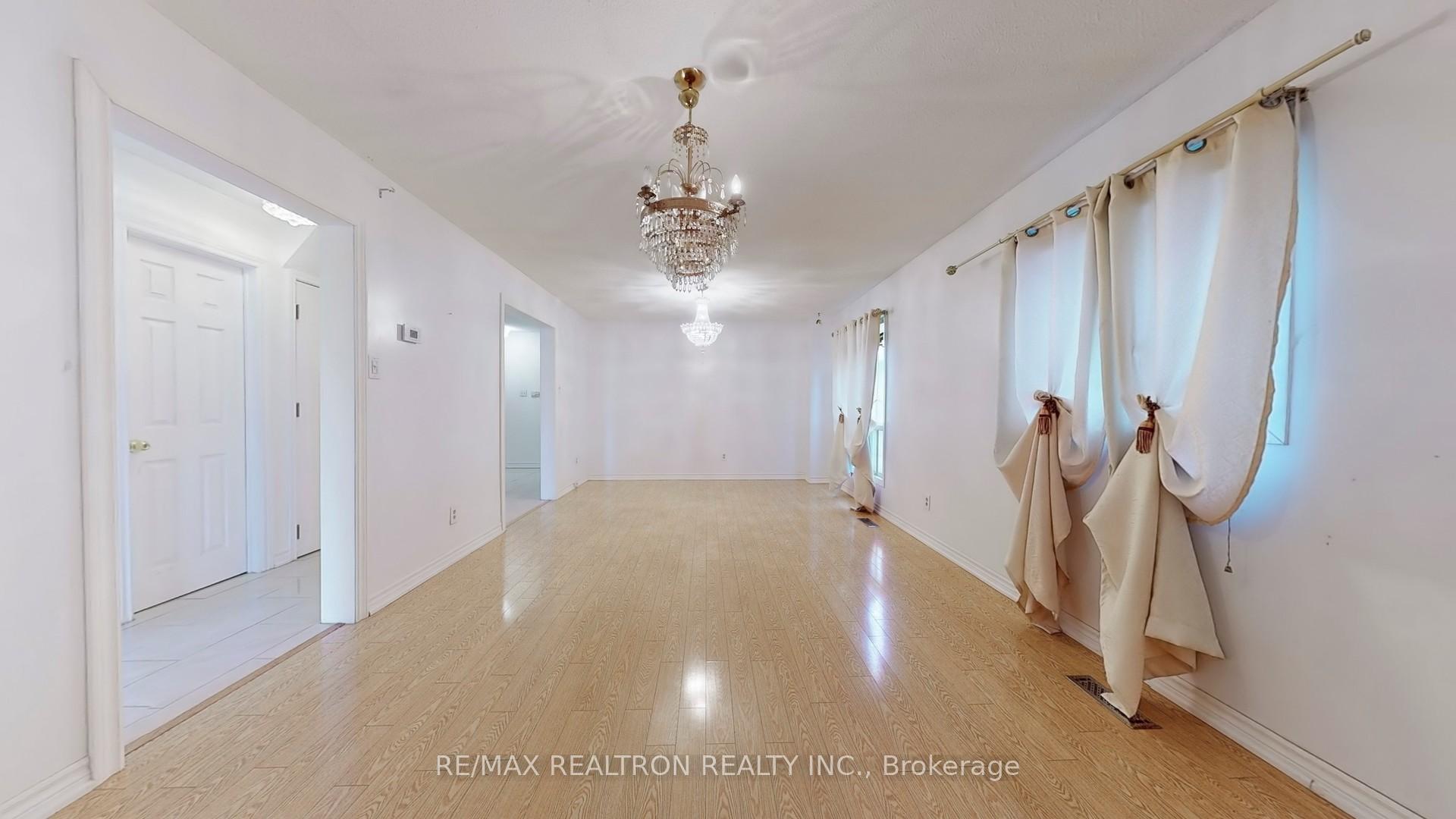 Photo 6 of 111 Woodhall Road, Markham, Milliken Mills East — HOMEH