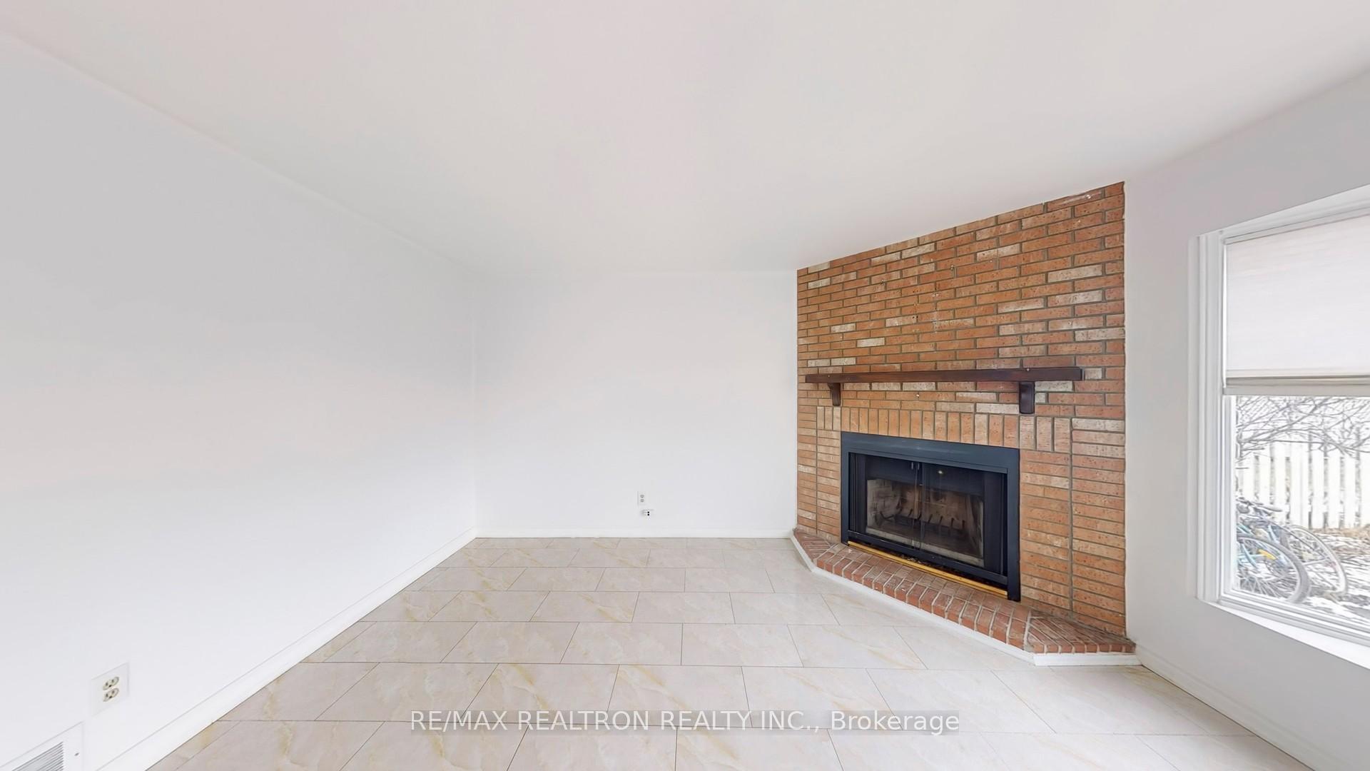 Photo 7 of 111 Woodhall Road, Markham, Milliken Mills East — HOMEH