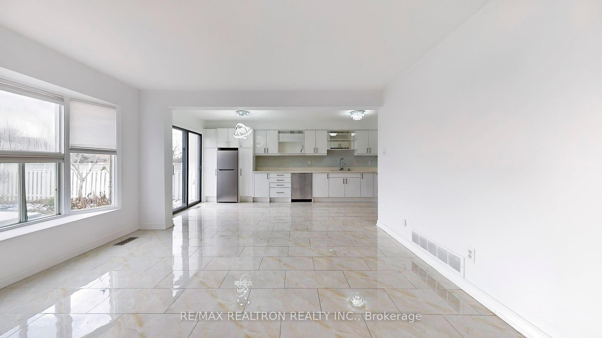 Photo 10 of 111 Woodhall Road, Markham, Milliken Mills East — HOMEH
