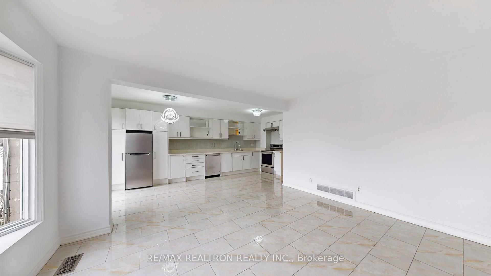 Photo 11 of 111 Woodhall Road, Markham, Milliken Mills East — HOMEH