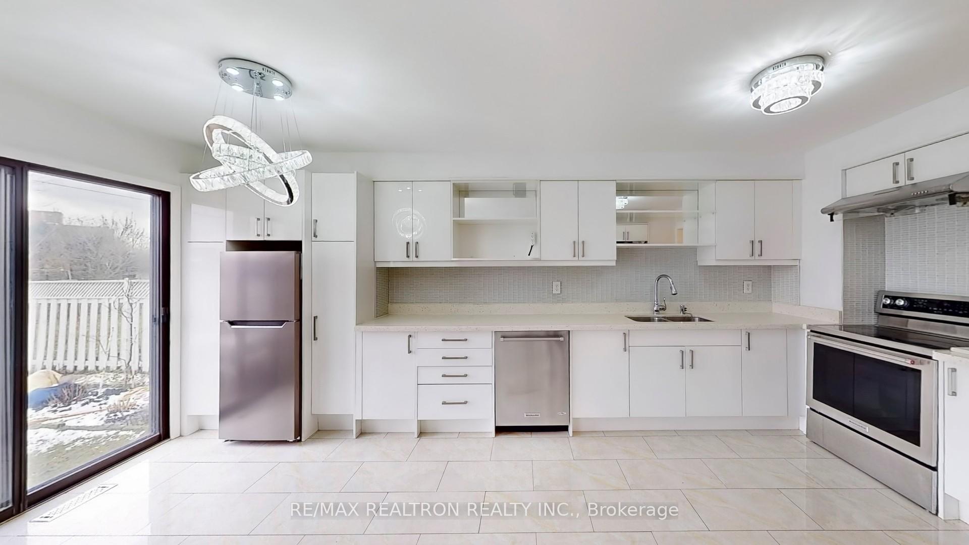 Photo 12 of 111 Woodhall Road, Markham, Milliken Mills East — HOMEH