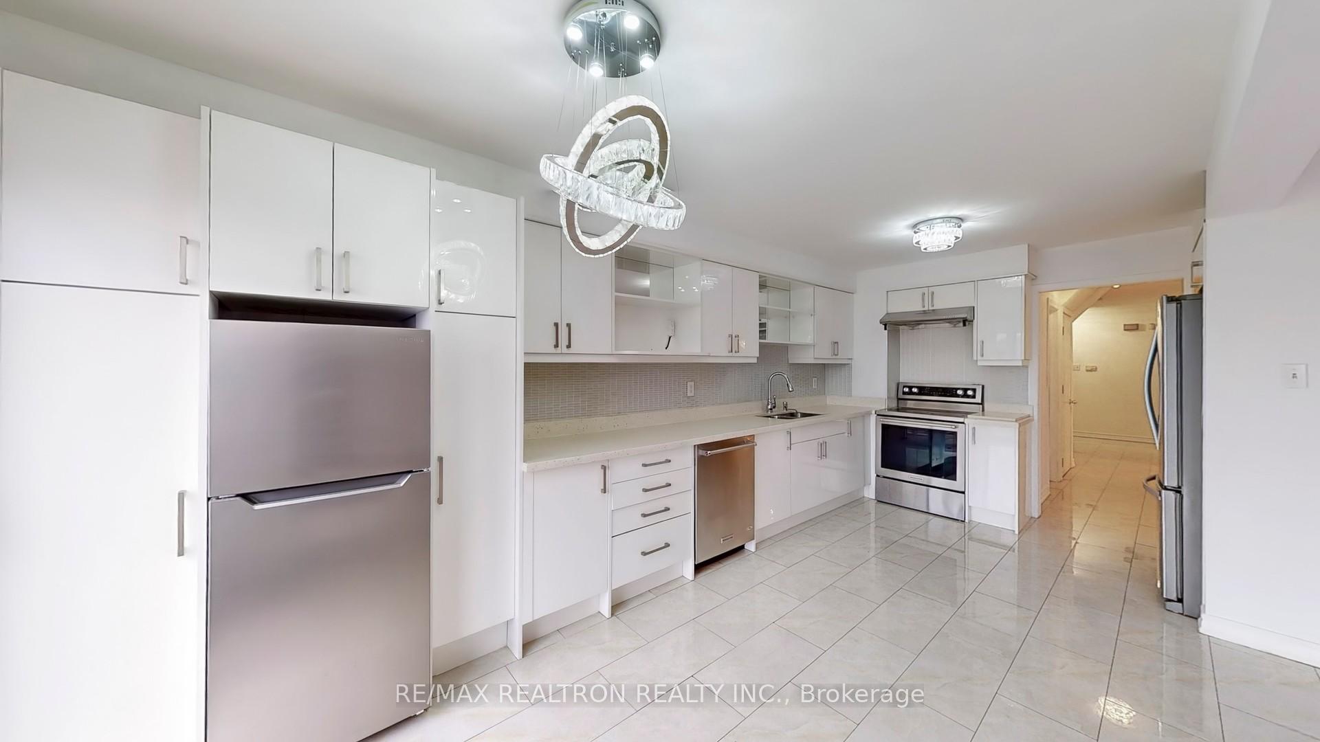 Photo 13 of 111 Woodhall Road, Markham, Milliken Mills East — HOMEH