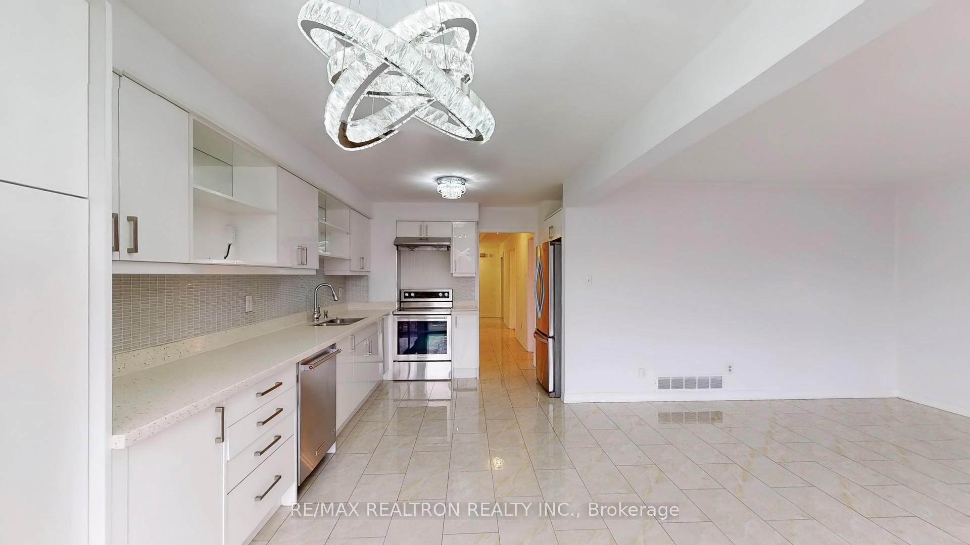 Photo 14 of 111 Woodhall Road, Markham, Milliken Mills East — HOMEH