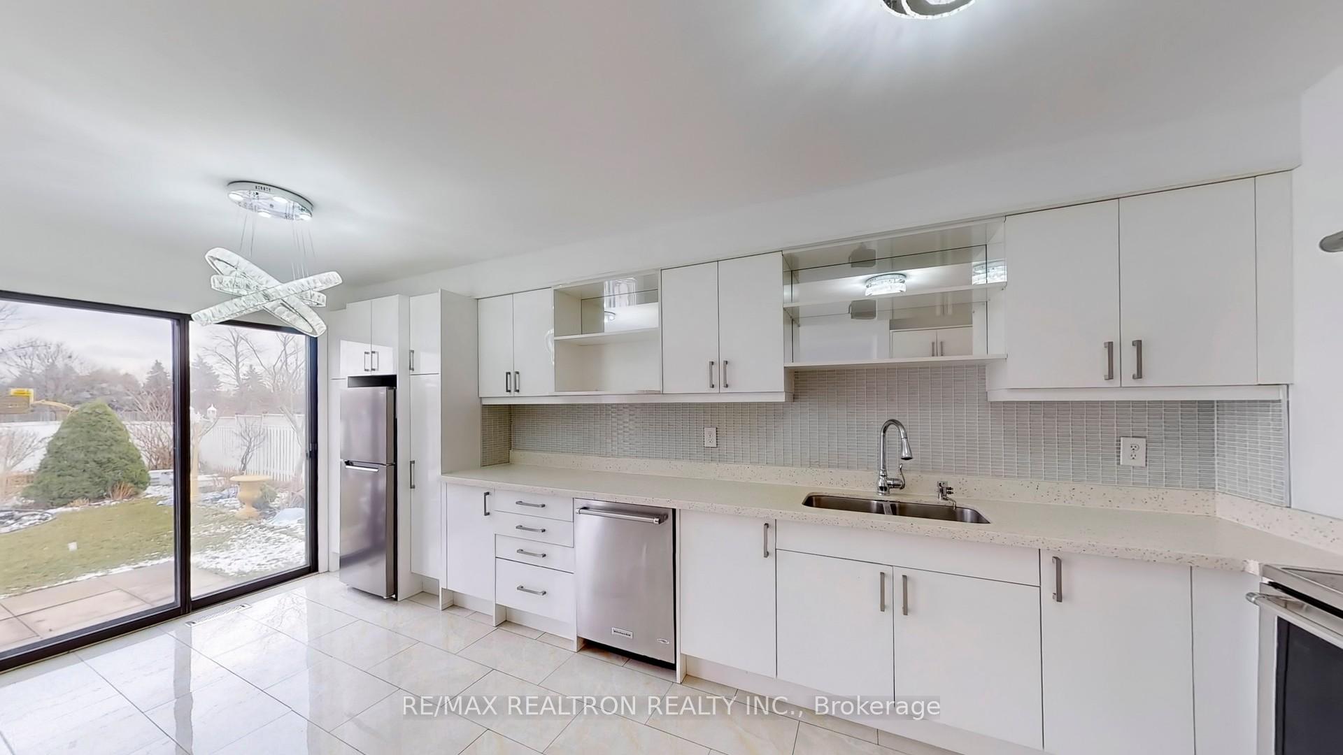 Photo 15 of 111 Woodhall Road, Markham, Milliken Mills East — HOMEH