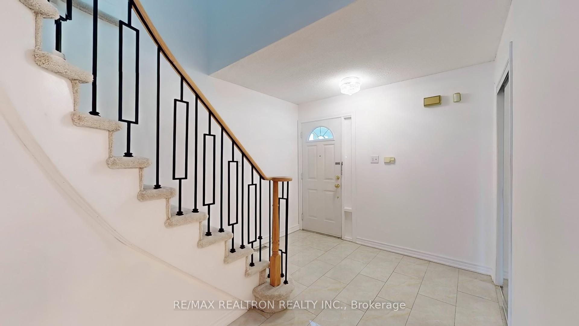 Photo 17 of 111 Woodhall Road, Markham, Milliken Mills East — HOMEH