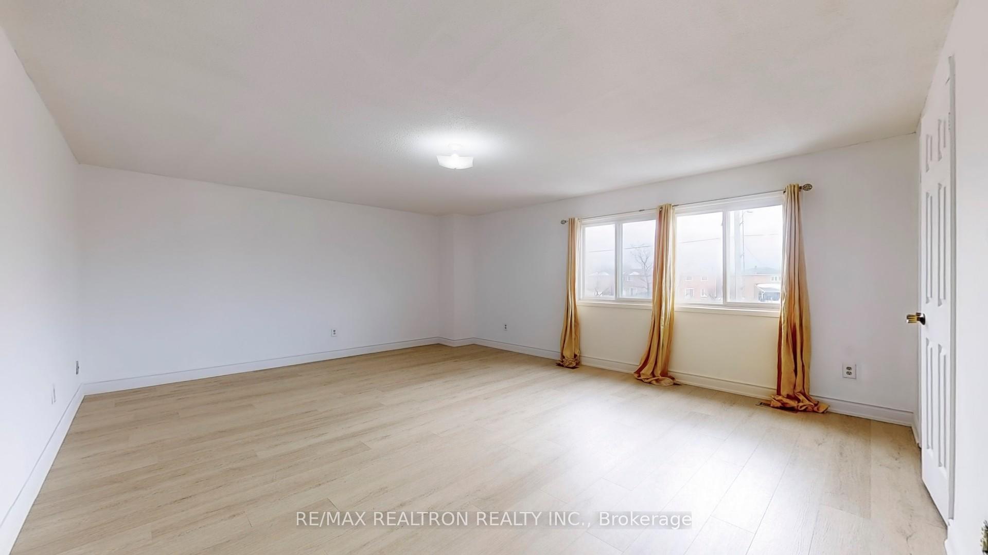 Photo 23 of 111 Woodhall Road, Markham, Milliken Mills East — HOMEH