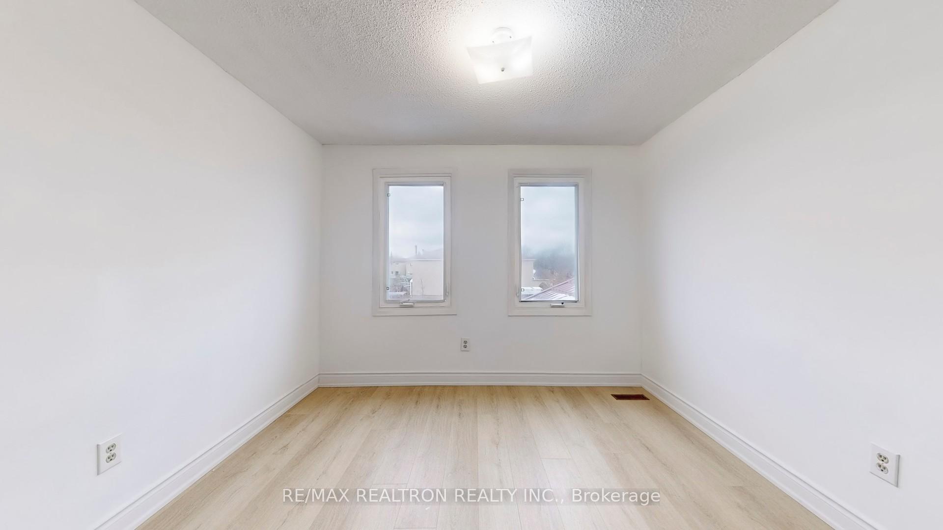 Photo 28 of 111 Woodhall Road, Markham, Milliken Mills East — HOMEH