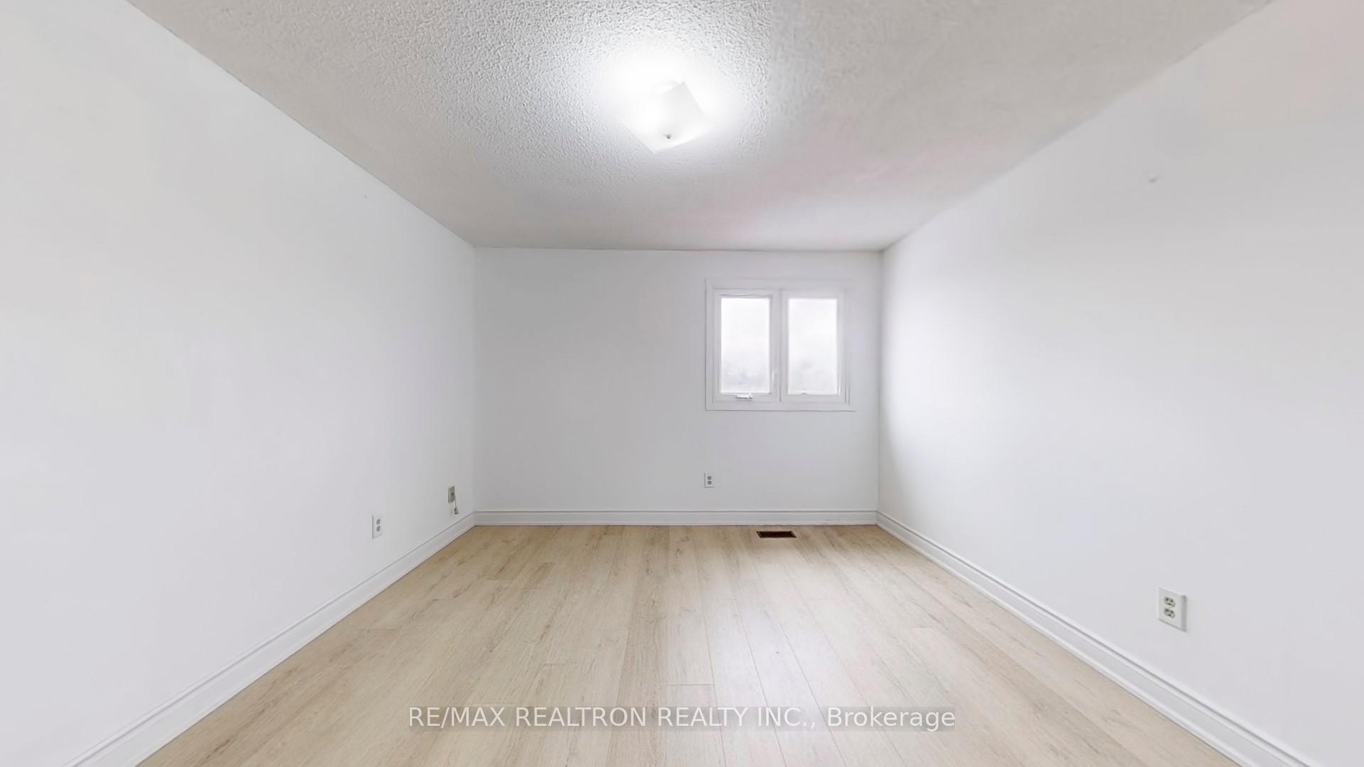 Photo 30 of 111 Woodhall Road, Markham, Milliken Mills East — HOMEH