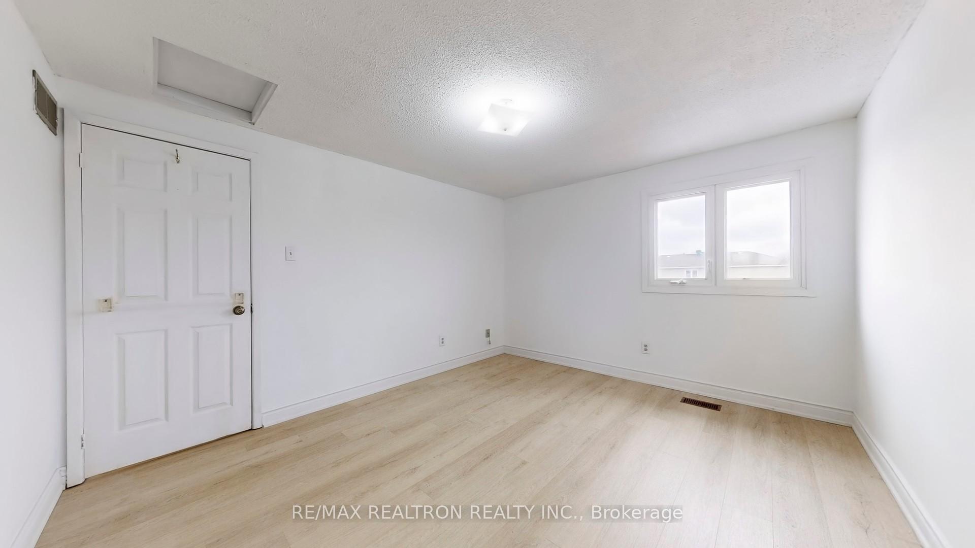 Photo 31 of 111 Woodhall Road, Markham, Milliken Mills East — HOMEH