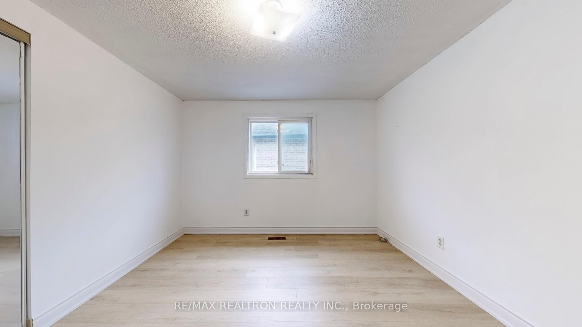 Photo 33 of 111 Woodhall Road, Markham, Milliken Mills East — HOMEH