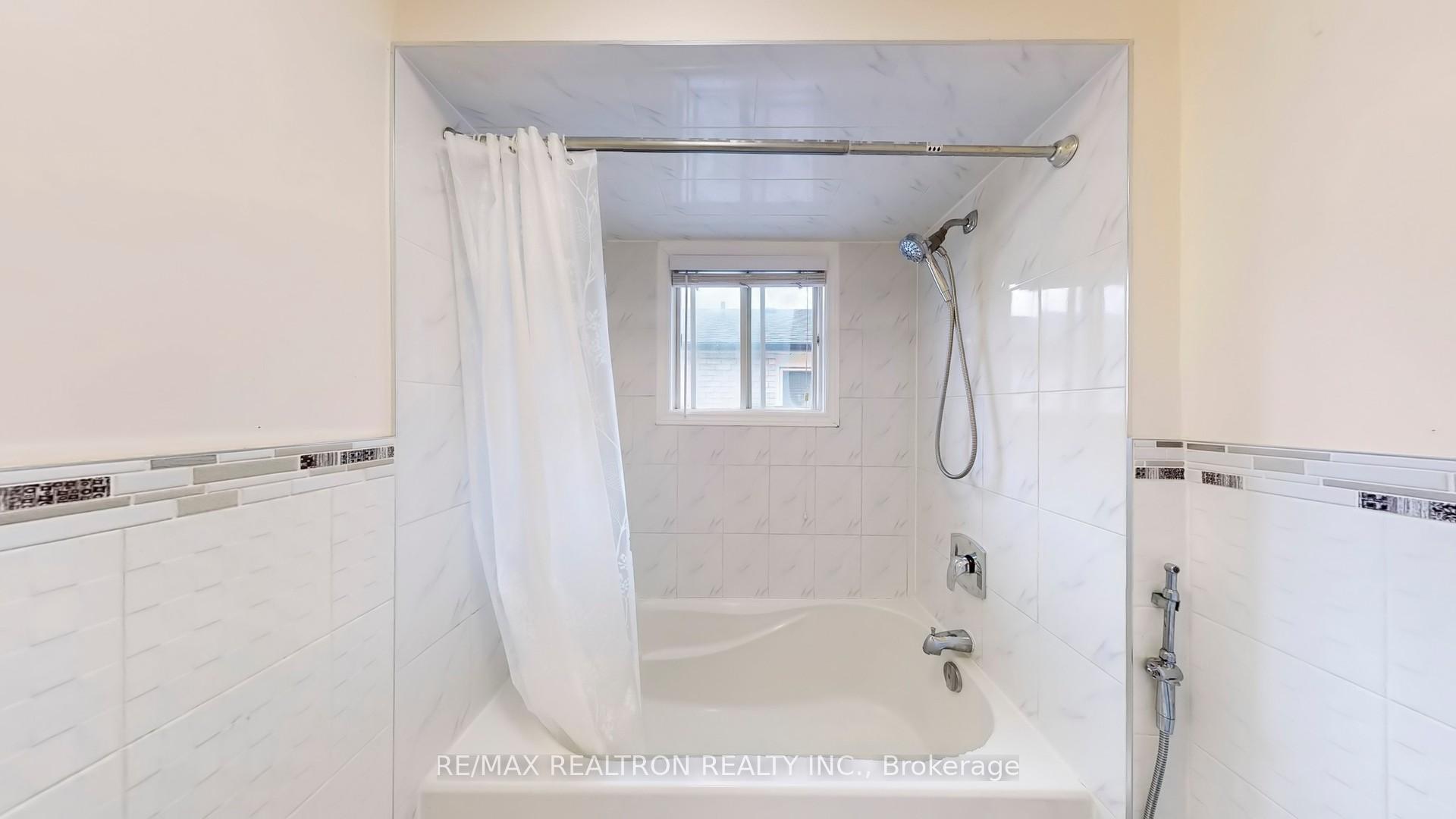 Photo 37 of 111 Woodhall Road, Markham, Milliken Mills East — HOMEH