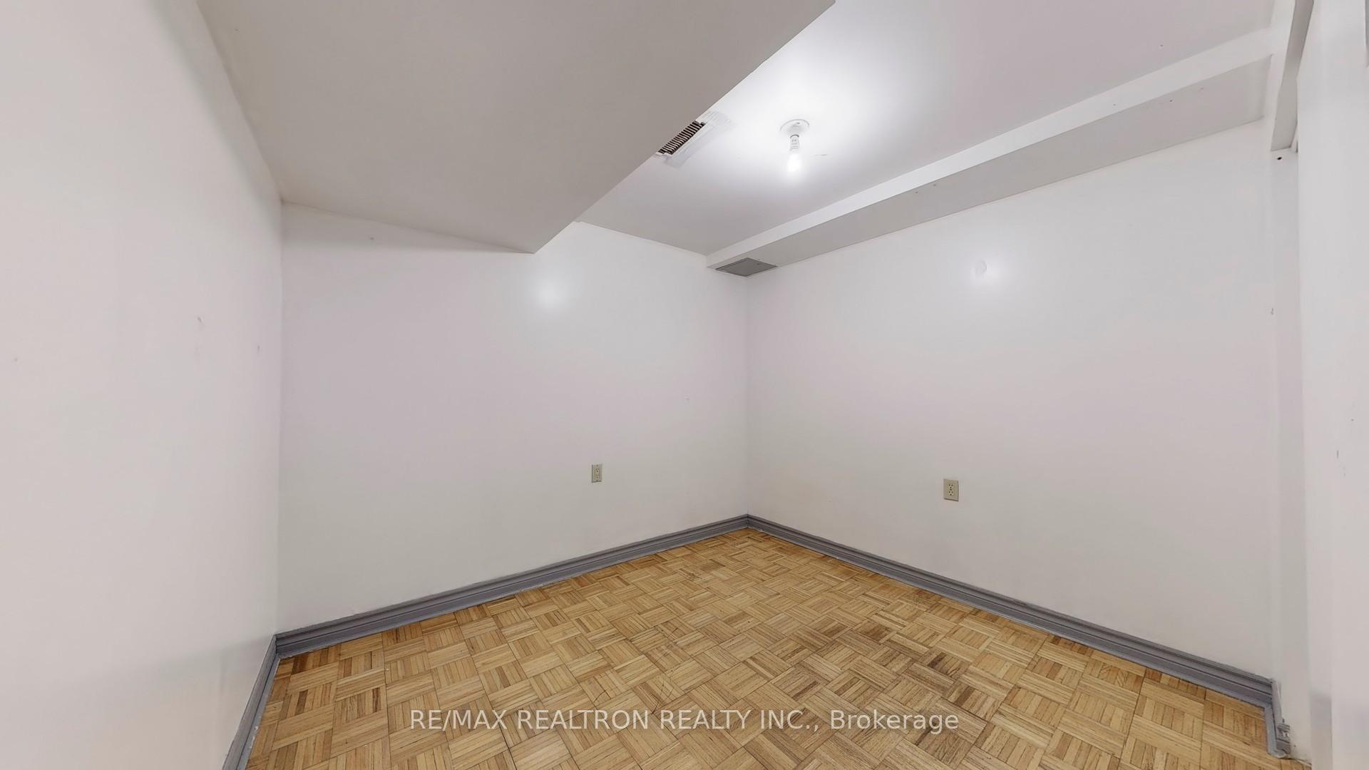 Photo 40 of 111 Woodhall Road, Markham, Milliken Mills East — HOMEH