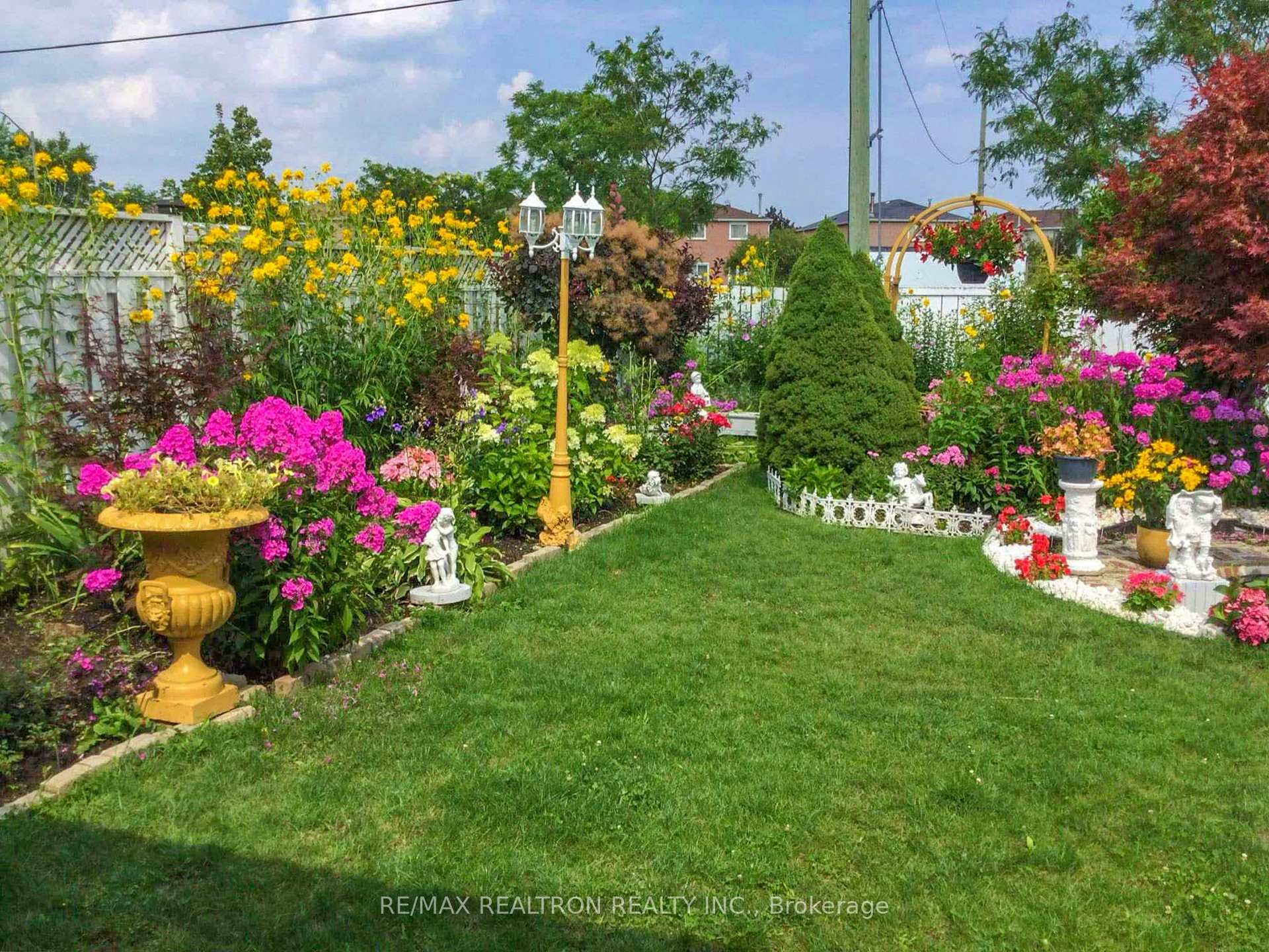 Photo 48 of 111 Woodhall Road, Markham, Milliken Mills East — HOMEH