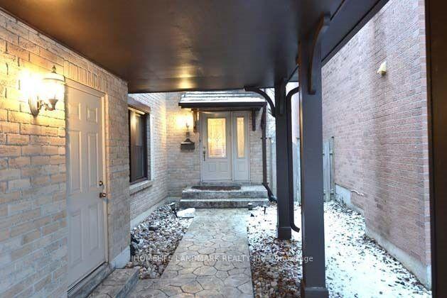 Photo 2 of 9 Redwood Lane, Markham, Unionville — HOMEH