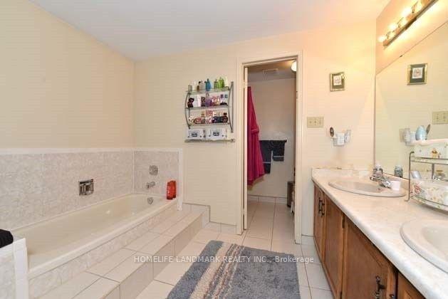Photo 3 of 9 Redwood Lane, Markham, Unionville — HOMEH