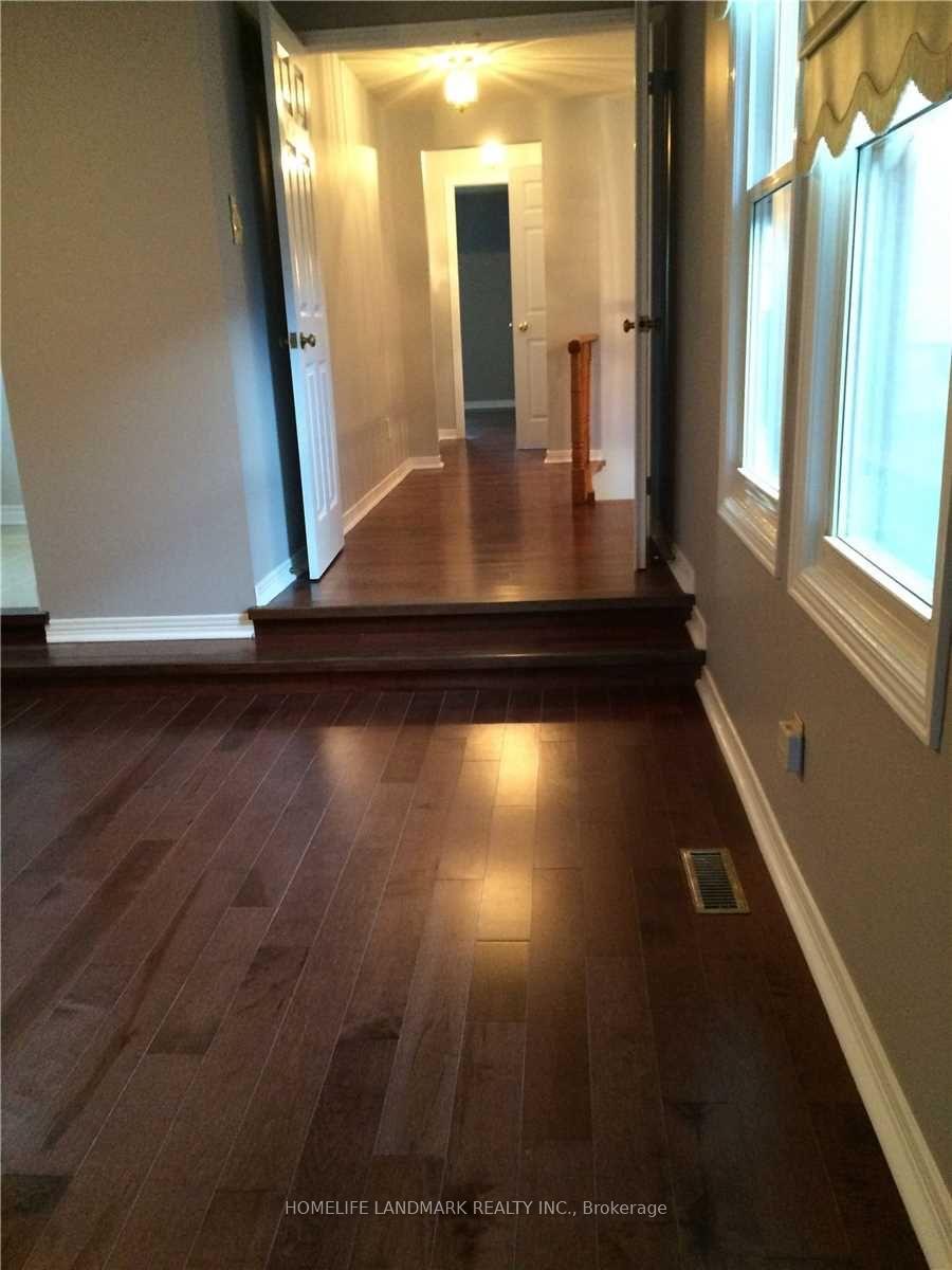 Photo 5 of 9 Redwood Lane, Markham, Unionville — HOMEH