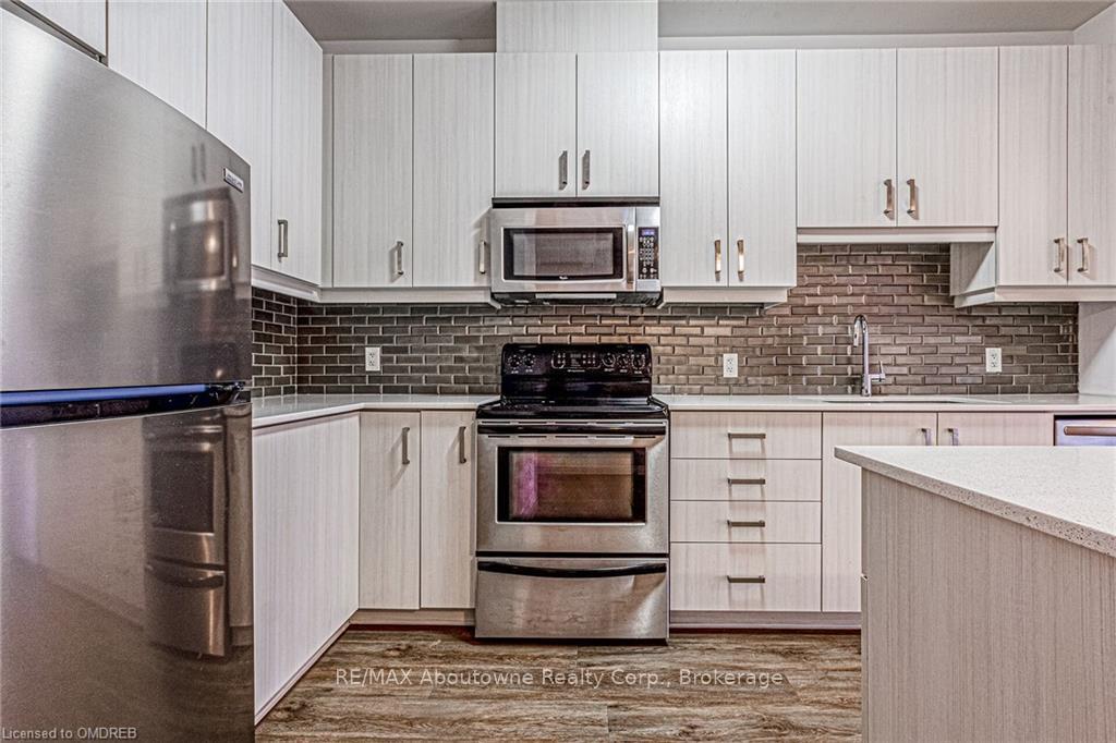 Photo 3 of Unit 25, 30 Times Square Blvd, Hamilton, Stoney Creek Mountain — HOMEH